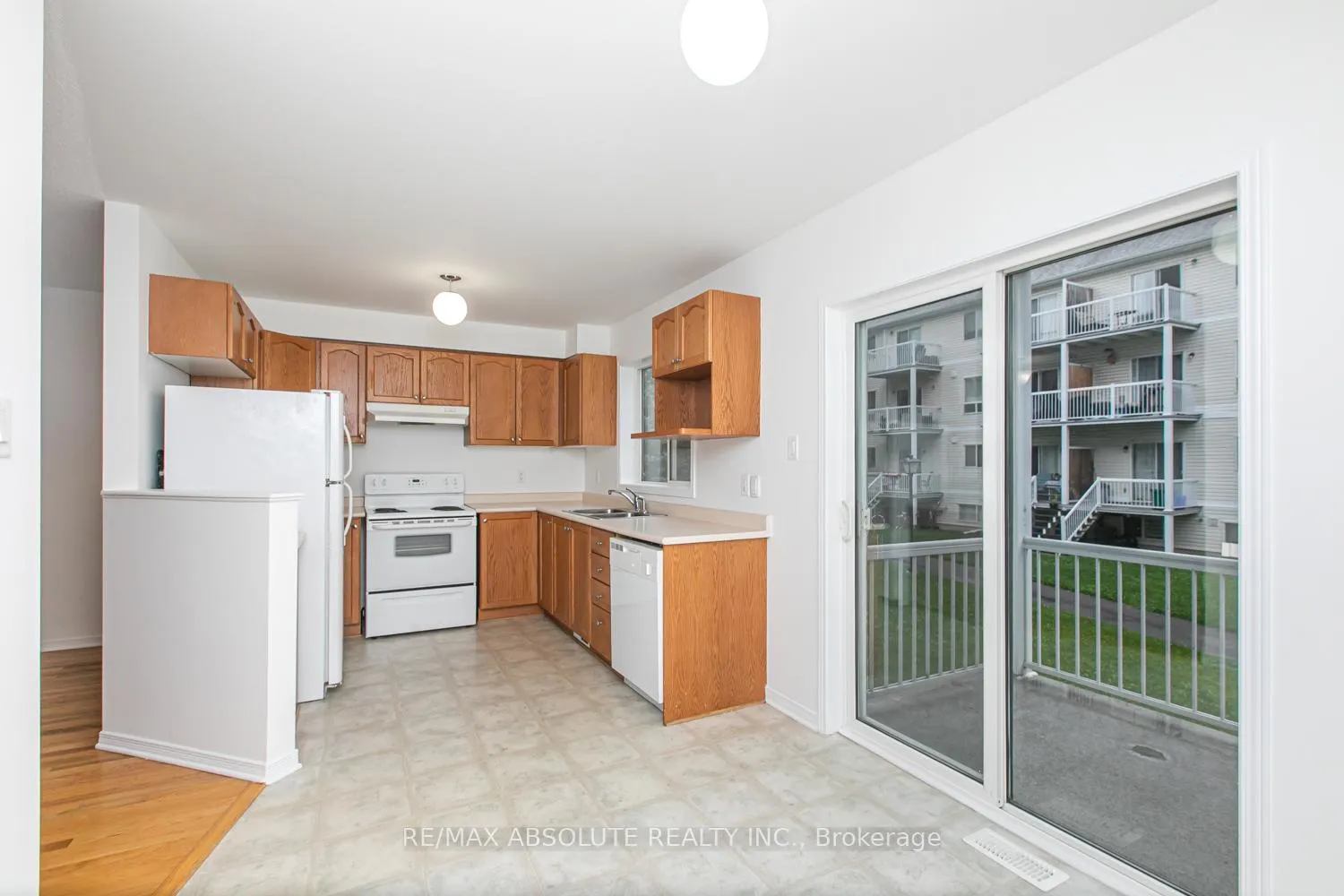 Photo 10 of 242 Gershwin Private, Ottawa, Westcliffe Estates — HOMEH