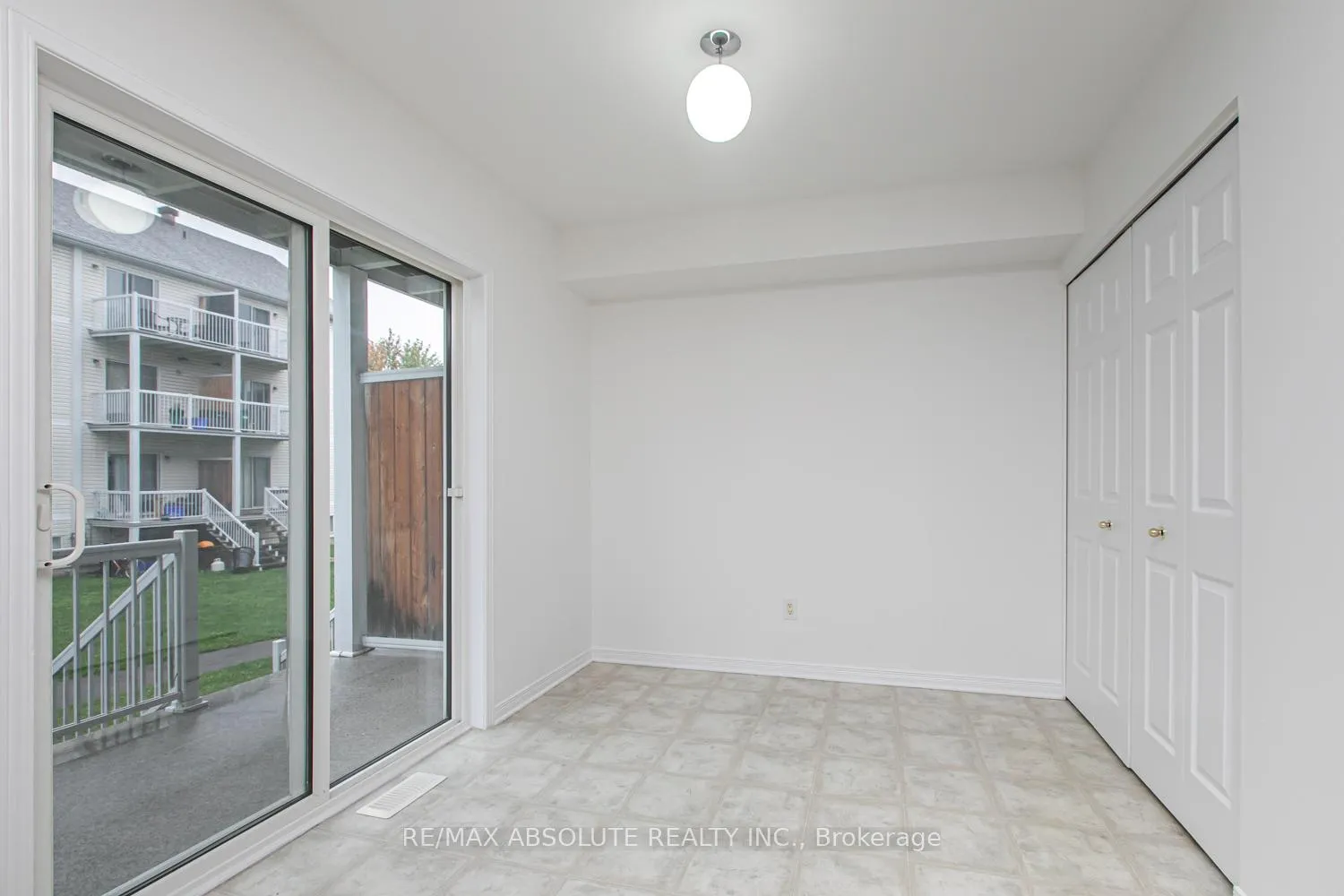 Photo 14 of 242 Gershwin Private, Ottawa, Westcliffe Estates — HOMEH