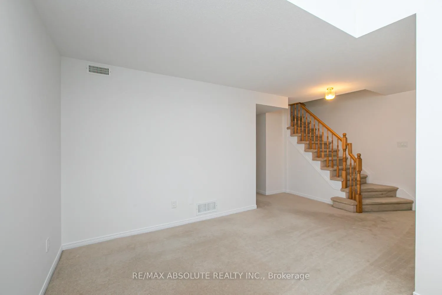 Photo 18 of 242 Gershwin Private, Ottawa, Westcliffe Estates — HOMEH