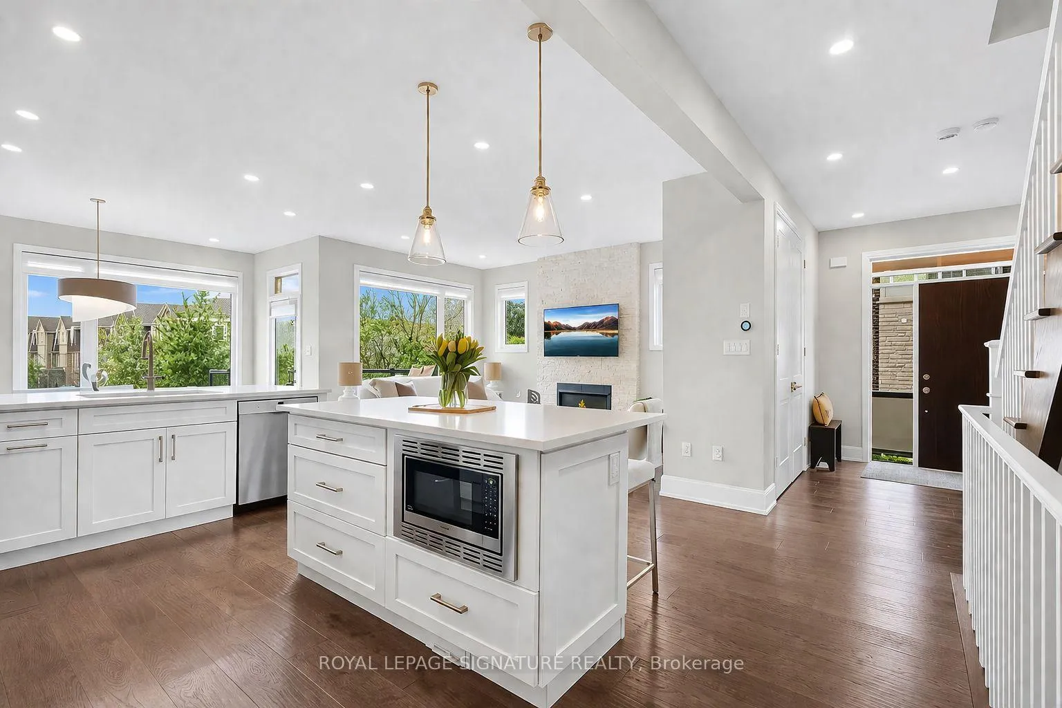 Photo 4 of Unit 19, 3042 Creekshore Common, Oakville, Glenorchy — HOMEH