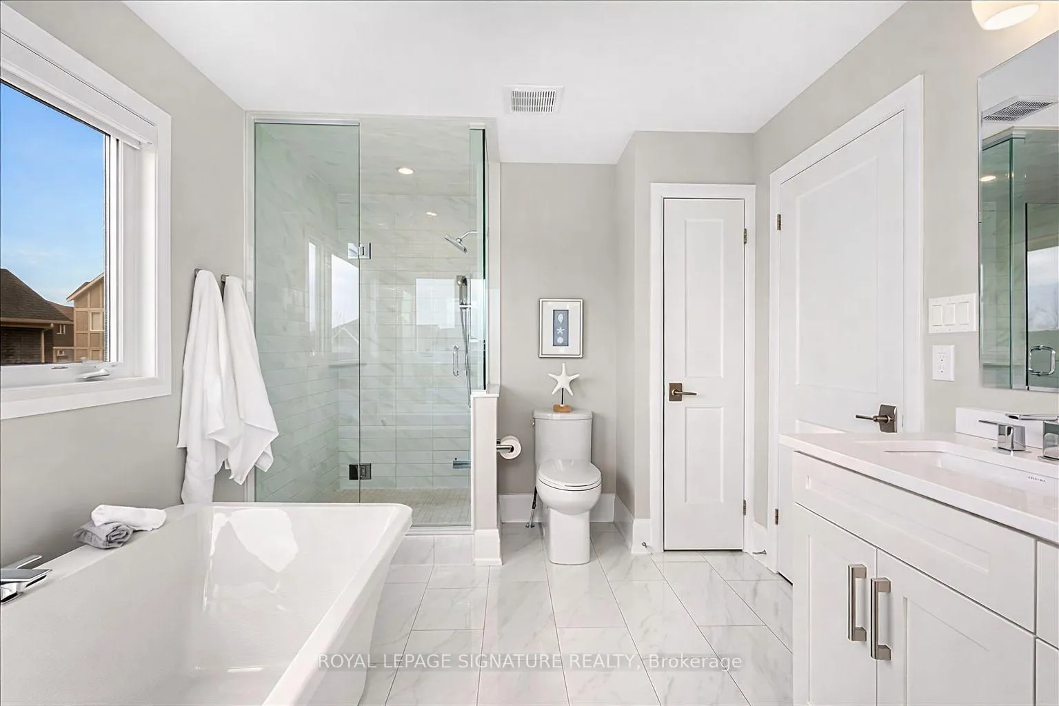 Photo 16 of Unit 19, 3042 Creekshore Common, Oakville, Glenorchy — HOMEH