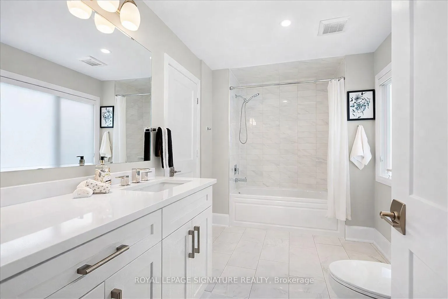 Photo 18 of Unit 19, 3042 Creekshore Common, Oakville, Glenorchy — HOMEH