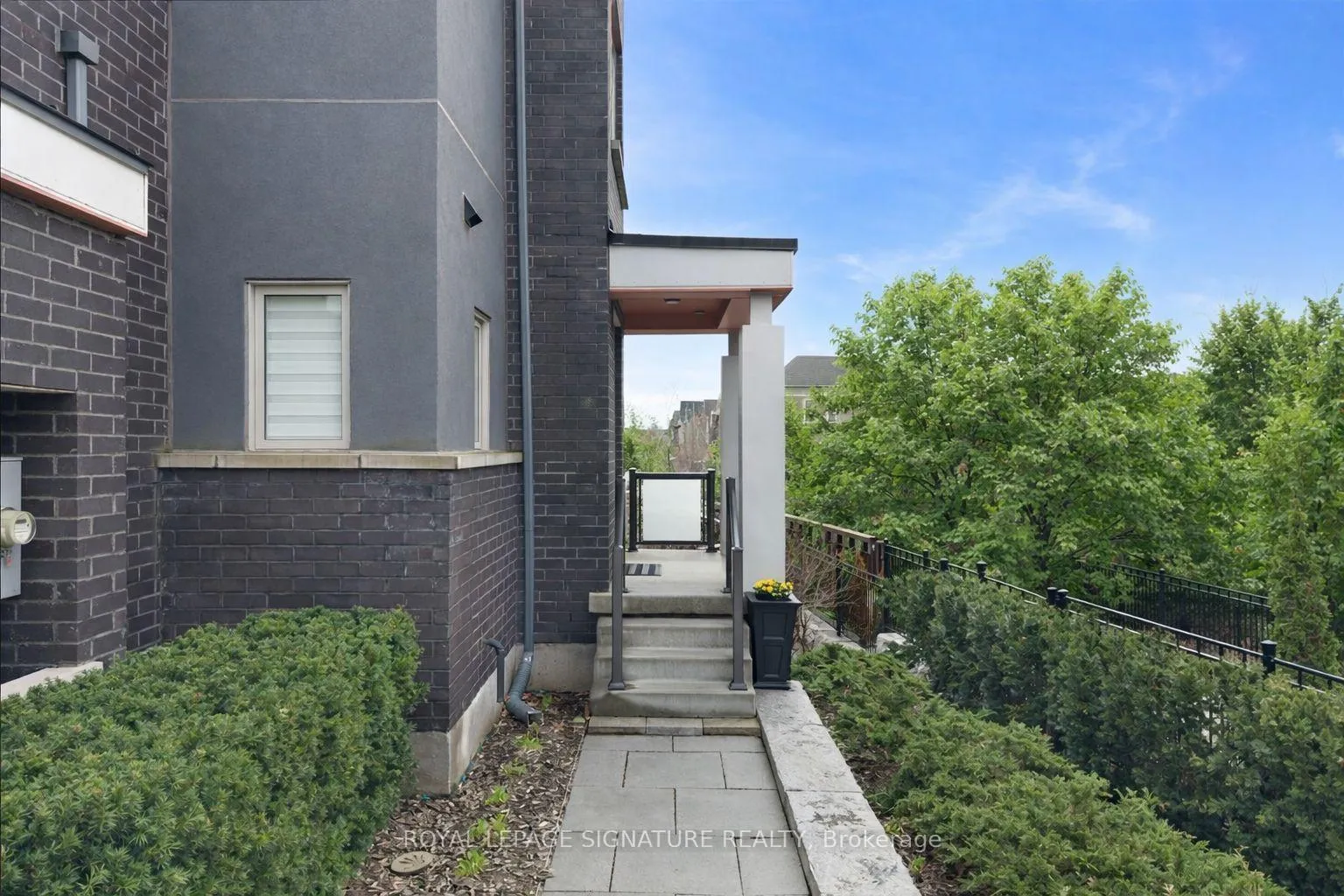Photo 32 of Unit 19, 3042 Creekshore Common, Oakville, Glenorchy — HOMEH