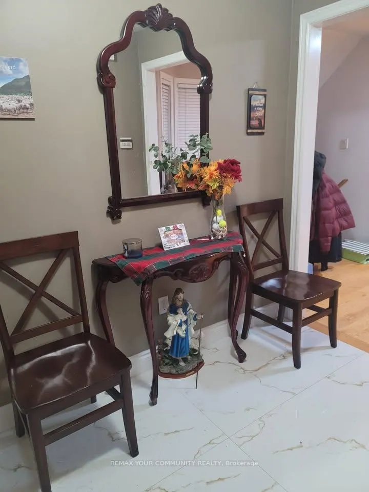 Photo 3 of 25 Laura Sabrina Drive, Vaughan, Sonoma Heights — HOMEH