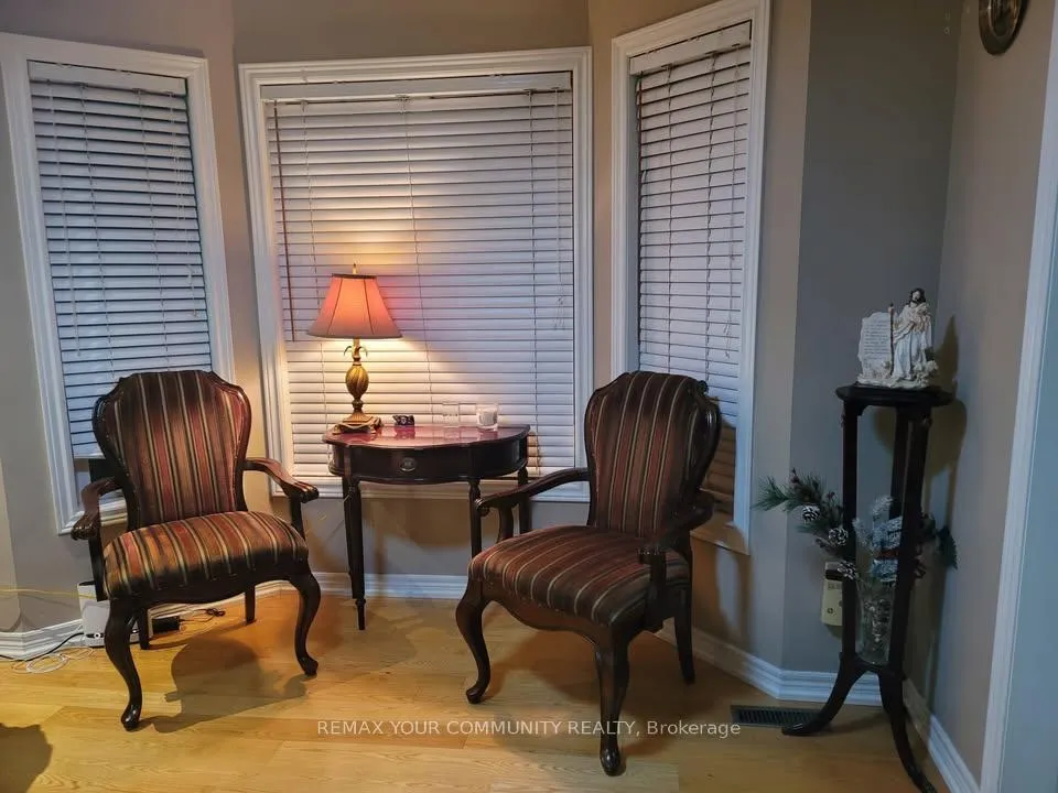 Photo 4 of 25 Laura Sabrina Drive, Vaughan, Sonoma Heights — HOMEH