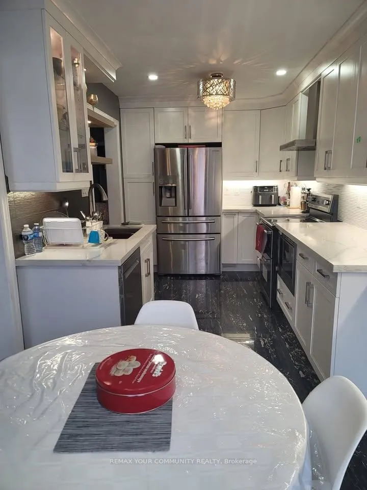 Photo 7 of 25 Laura Sabrina Drive, Vaughan, Sonoma Heights — HOMEH