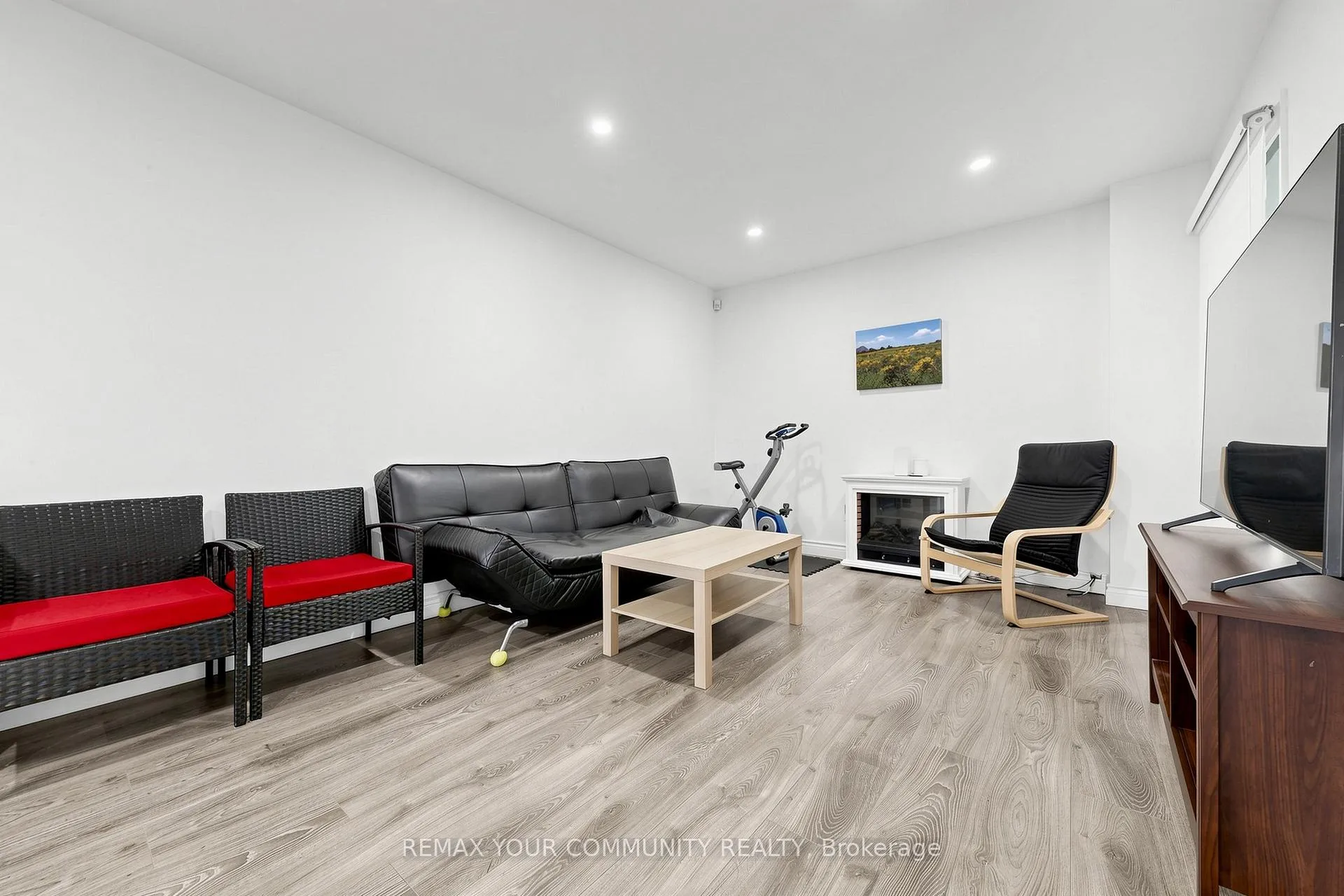 Photo 7 of Unit Upper, 63 Patrice Crescent, Vaughan, Crestwood-Springfarm-Yorkhill — HOMEH