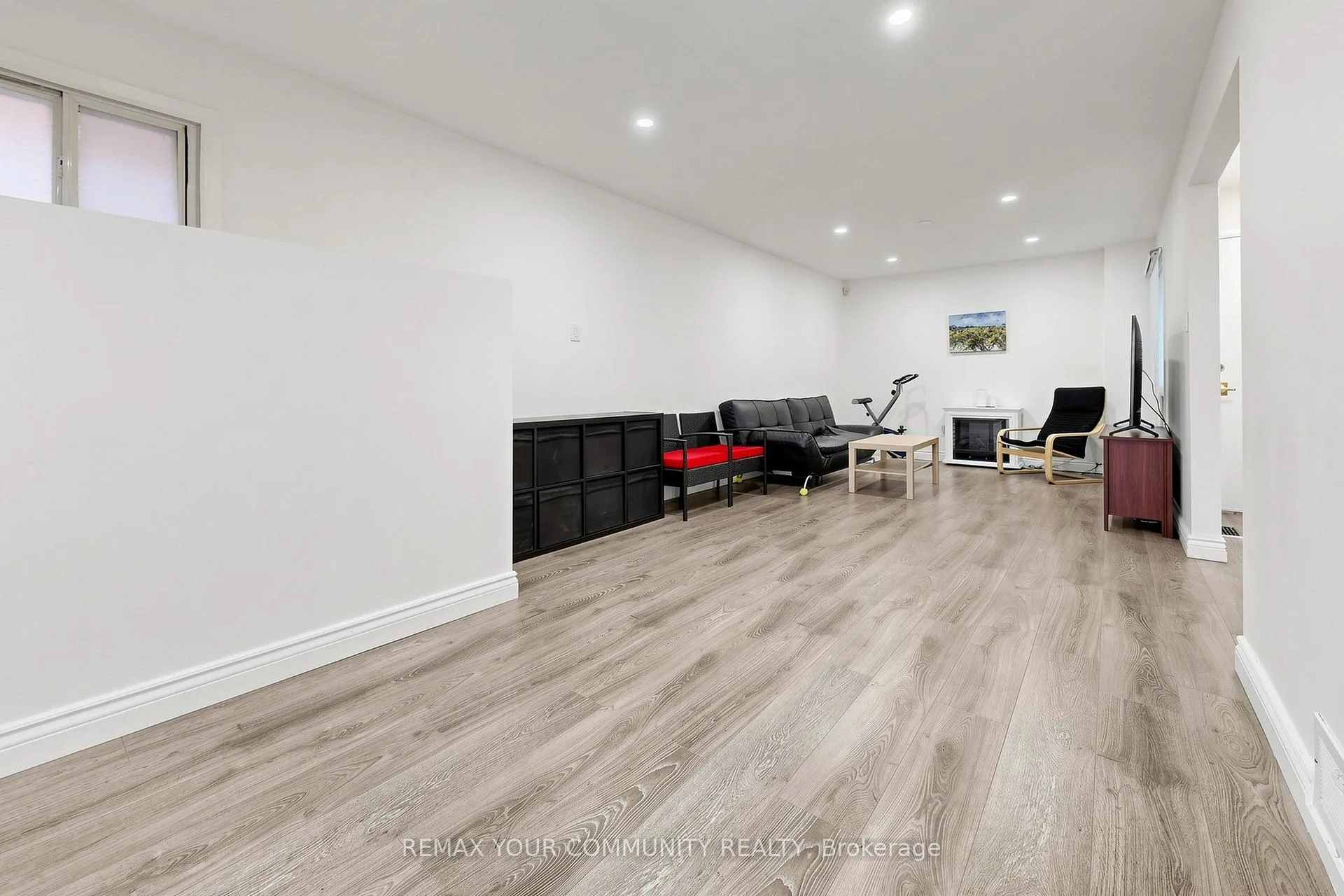 Photo 10 of Unit Upper, 63 Patrice Crescent, Vaughan, Crestwood-Springfarm-Yorkhill — HOMEH