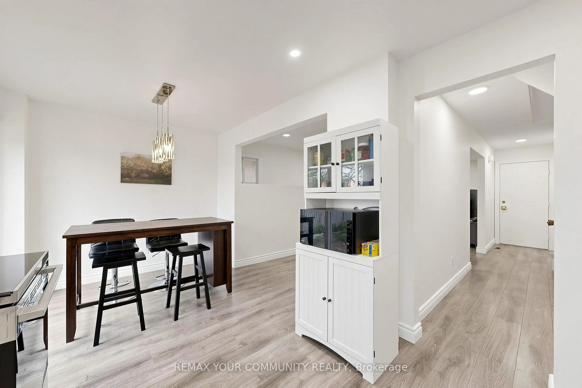 Photo 12 of Unit Upper, 63 Patrice Crescent, Vaughan, Crestwood-Springfarm-Yorkhill — HOMEH