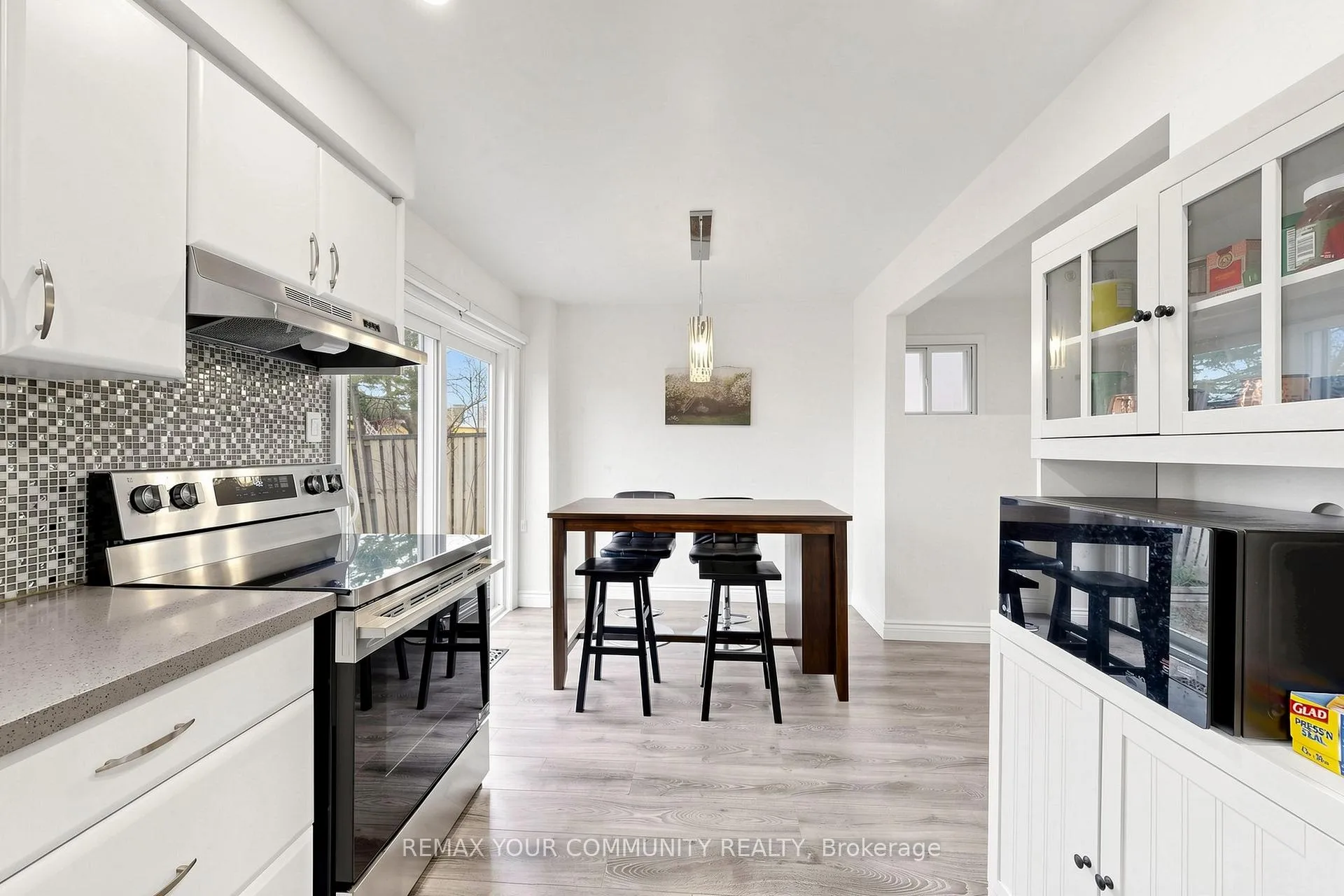 Photo 13 of Unit Upper, 63 Patrice Crescent, Vaughan, Crestwood-Springfarm-Yorkhill — HOMEH