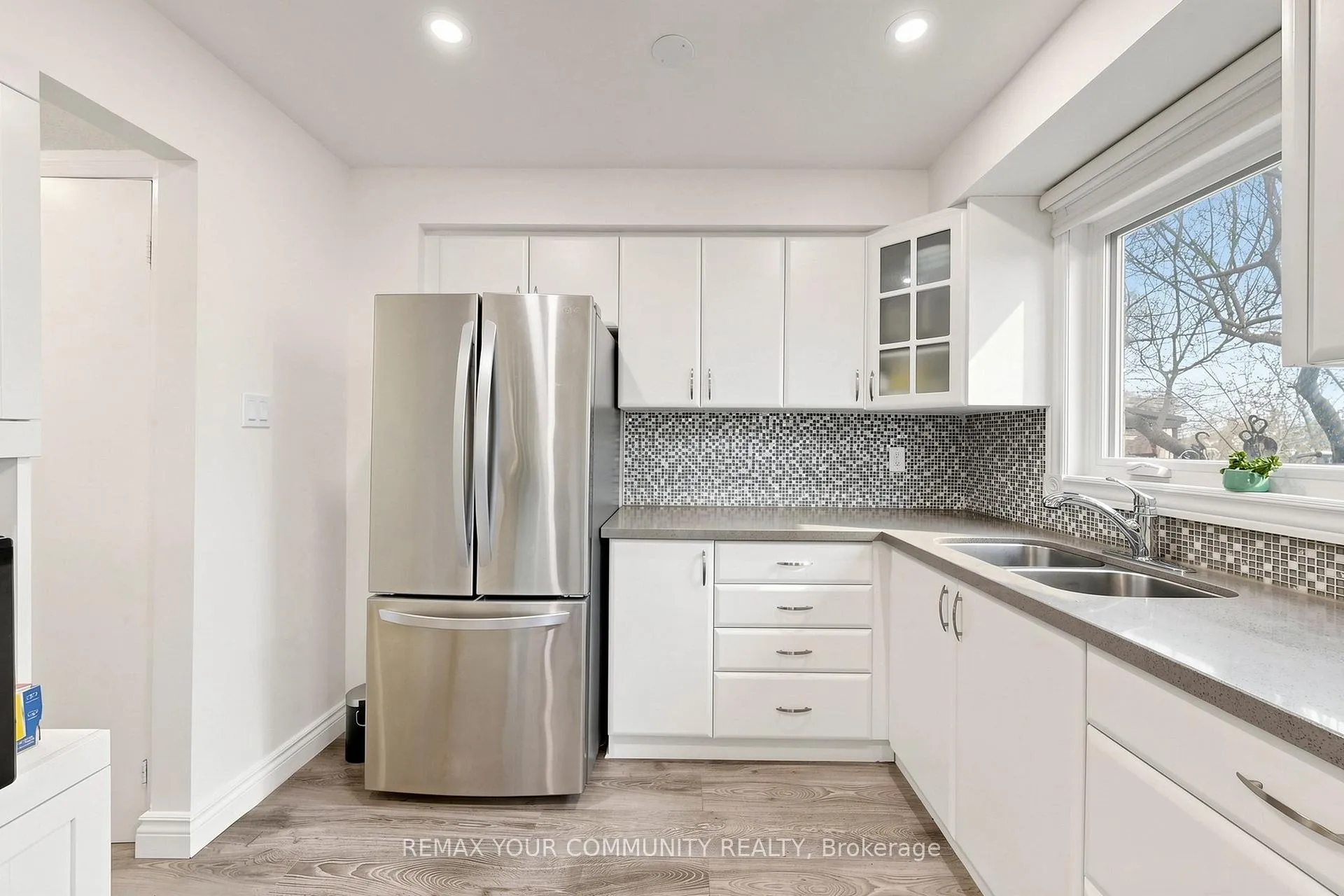 Photo 14 of Unit Upper, 63 Patrice Crescent, Vaughan, Crestwood-Springfarm-Yorkhill — HOMEH