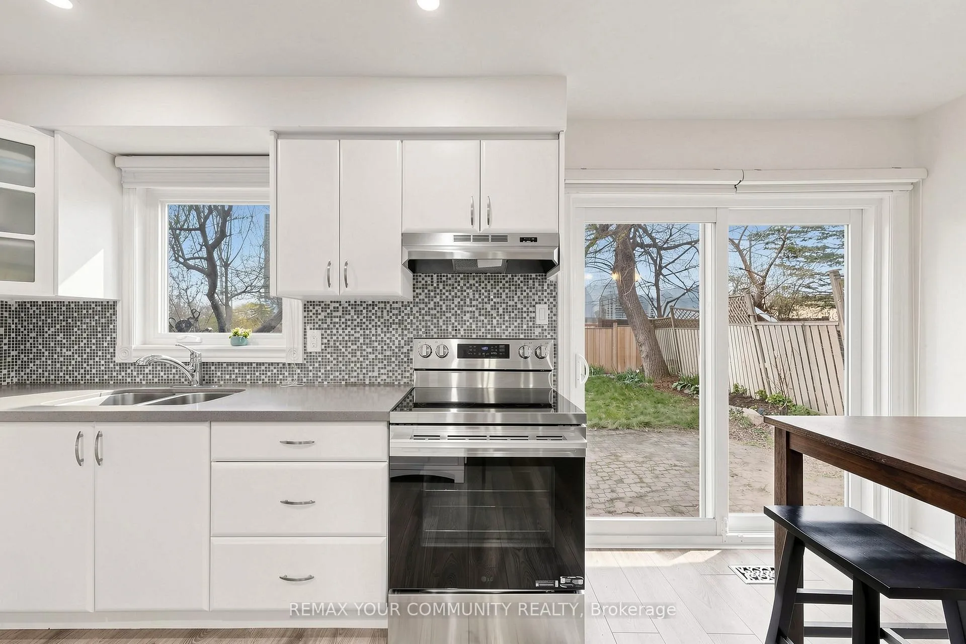 Photo 15 of Unit Upper, 63 Patrice Crescent, Vaughan, Crestwood-Springfarm-Yorkhill — HOMEH