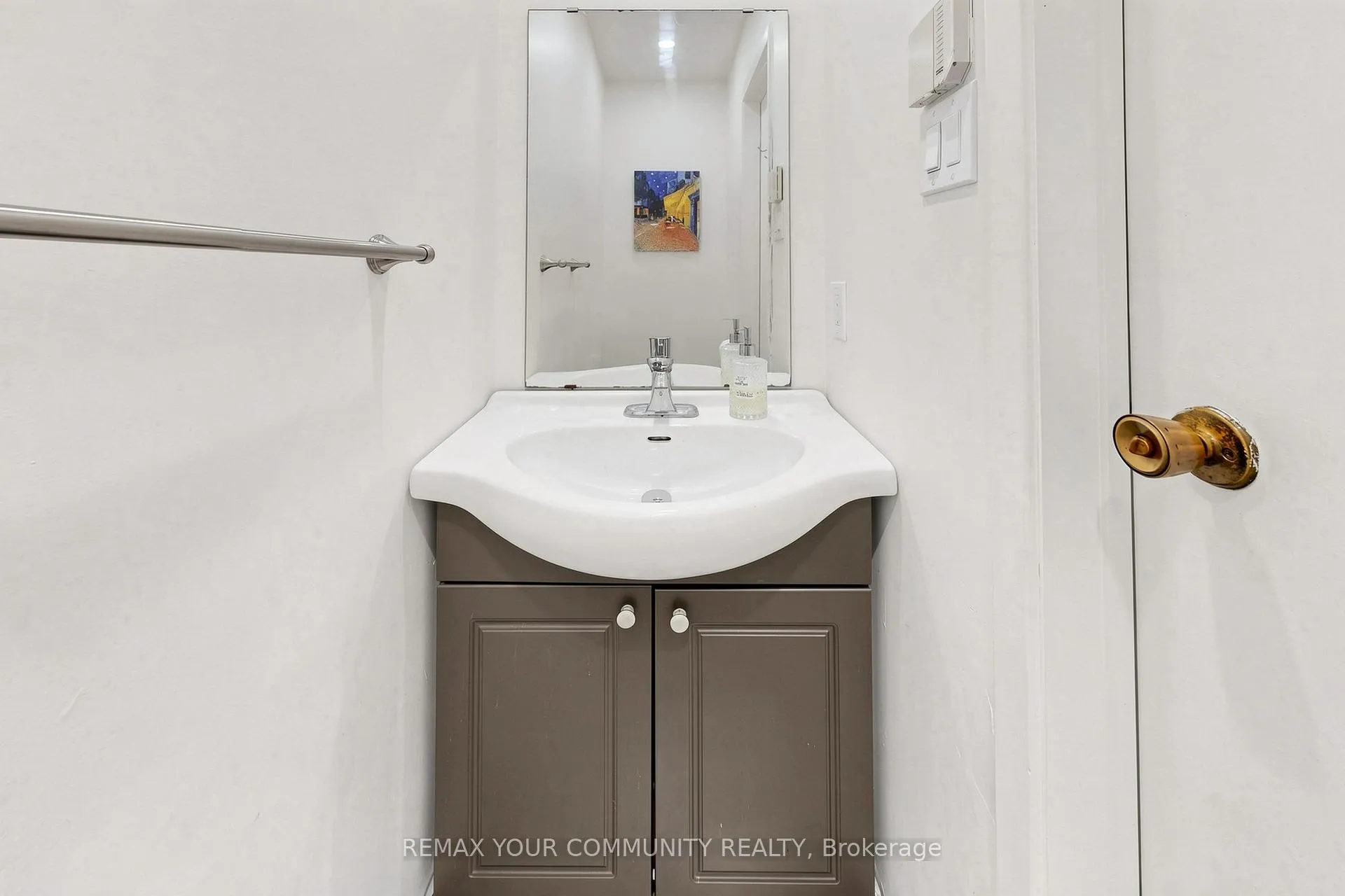 Photo 18 of Unit Upper, 63 Patrice Crescent, Vaughan, Crestwood-Springfarm-Yorkhill — HOMEH