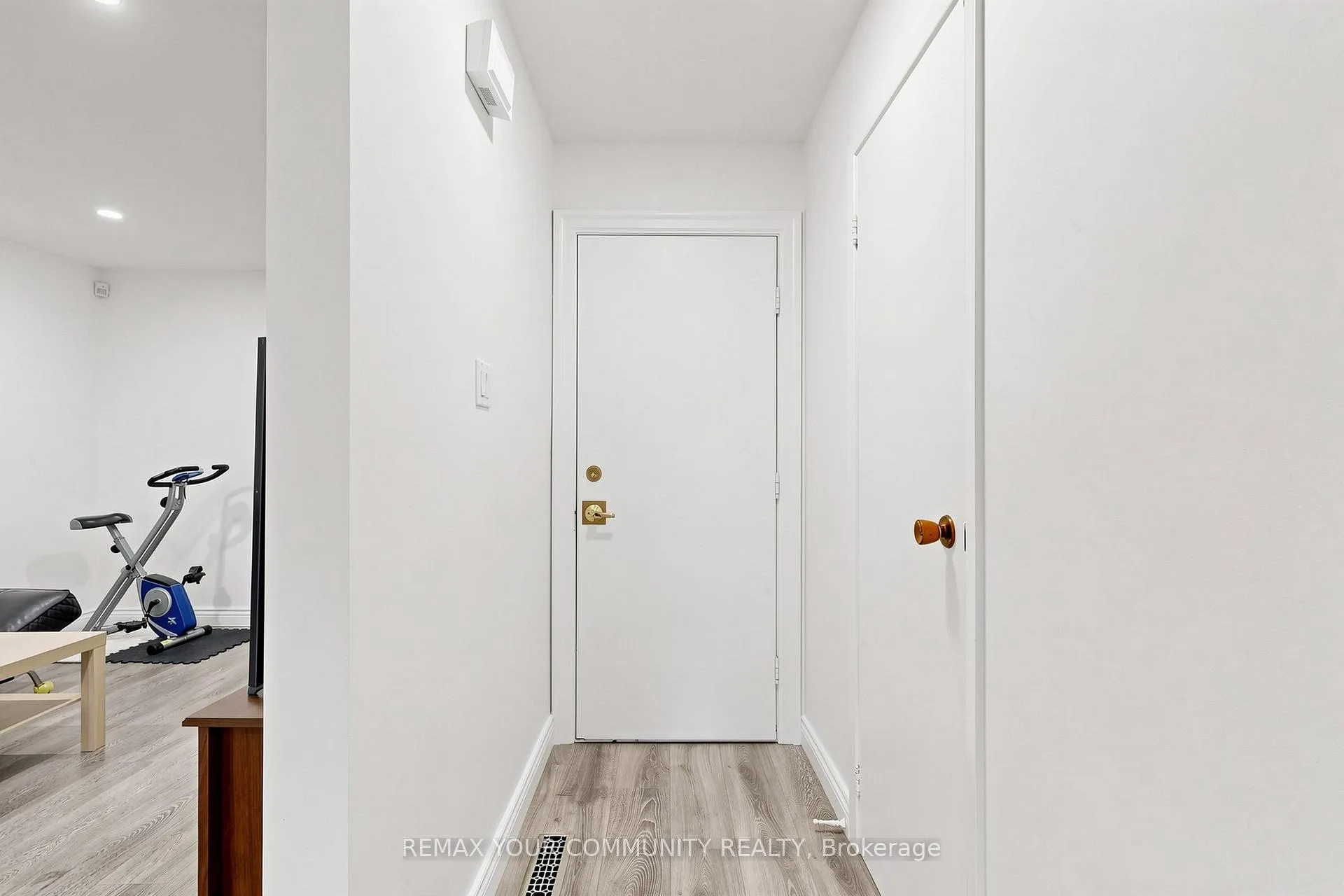 Photo 19 of Unit Upper, 63 Patrice Crescent, Vaughan, Crestwood-Springfarm-Yorkhill — HOMEH