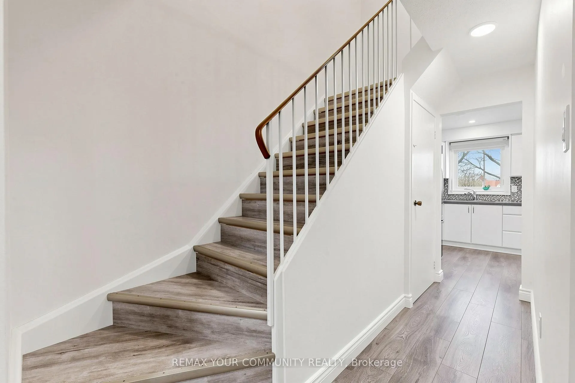 Photo 20 of Unit Upper, 63 Patrice Crescent, Vaughan, Crestwood-Springfarm-Yorkhill — HOMEH