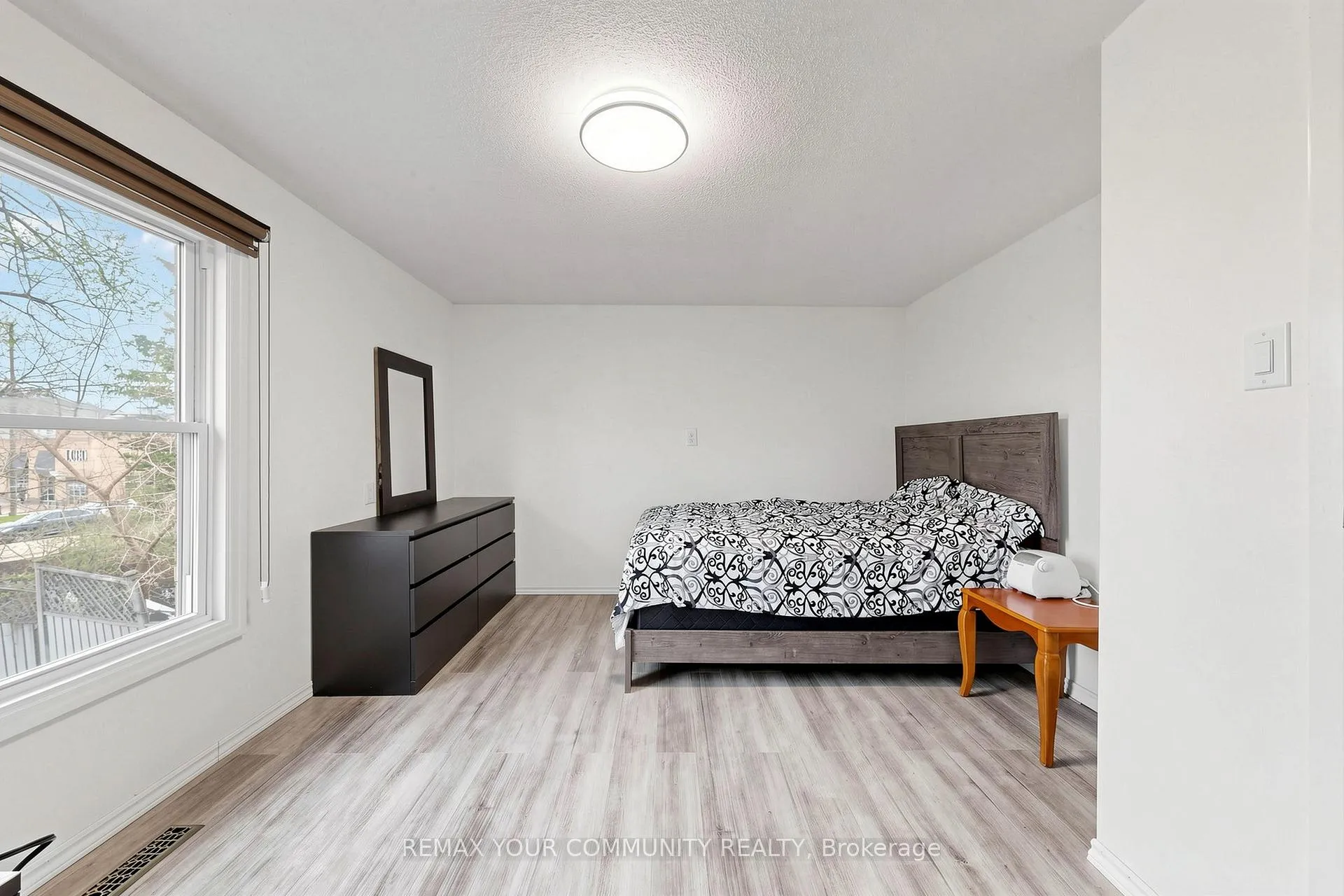 Photo 23 of Unit Upper, 63 Patrice Crescent, Vaughan, Crestwood-Springfarm-Yorkhill — HOMEH