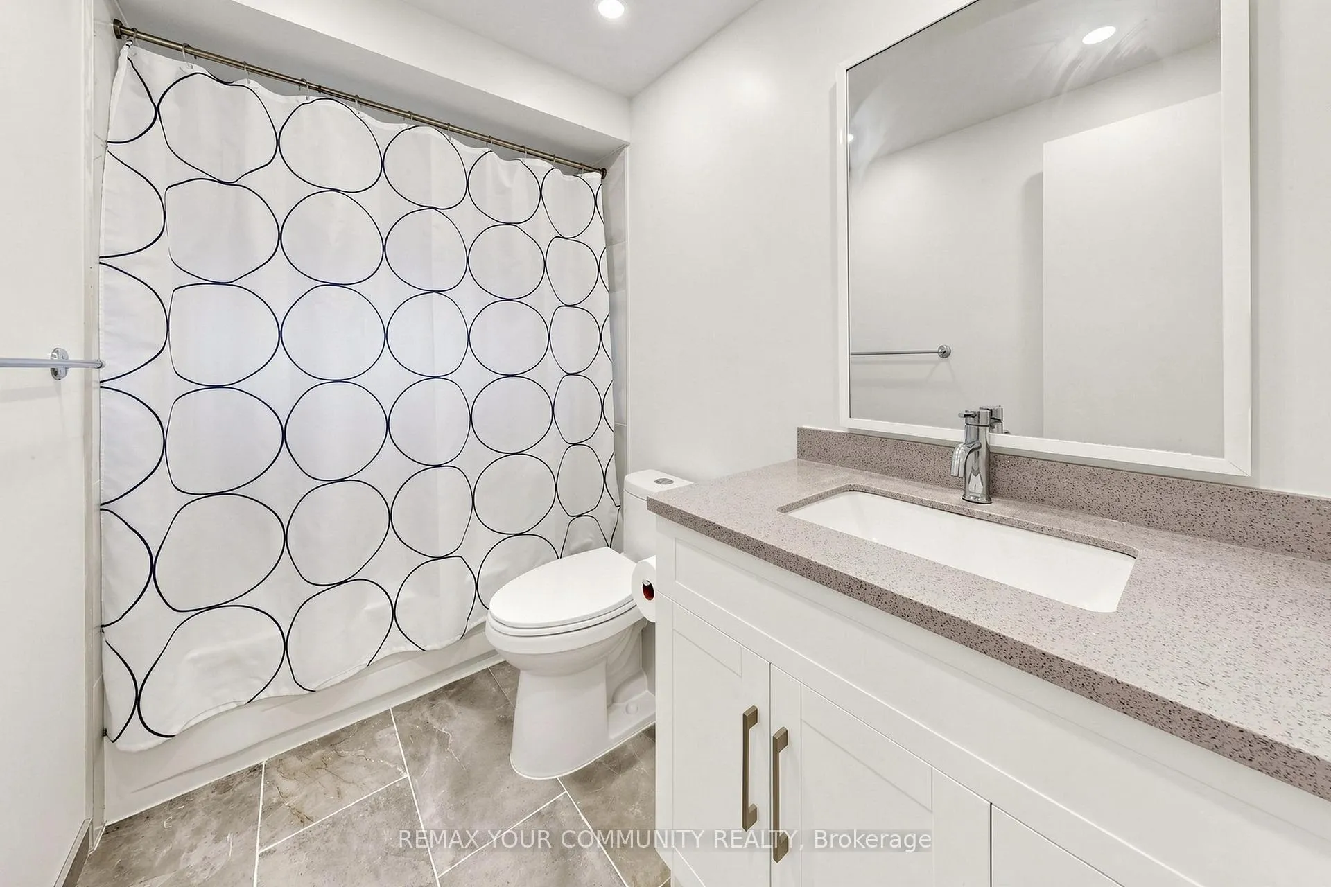 Photo 32 of Unit Upper, 63 Patrice Crescent, Vaughan, Crestwood-Springfarm-Yorkhill — HOMEH
