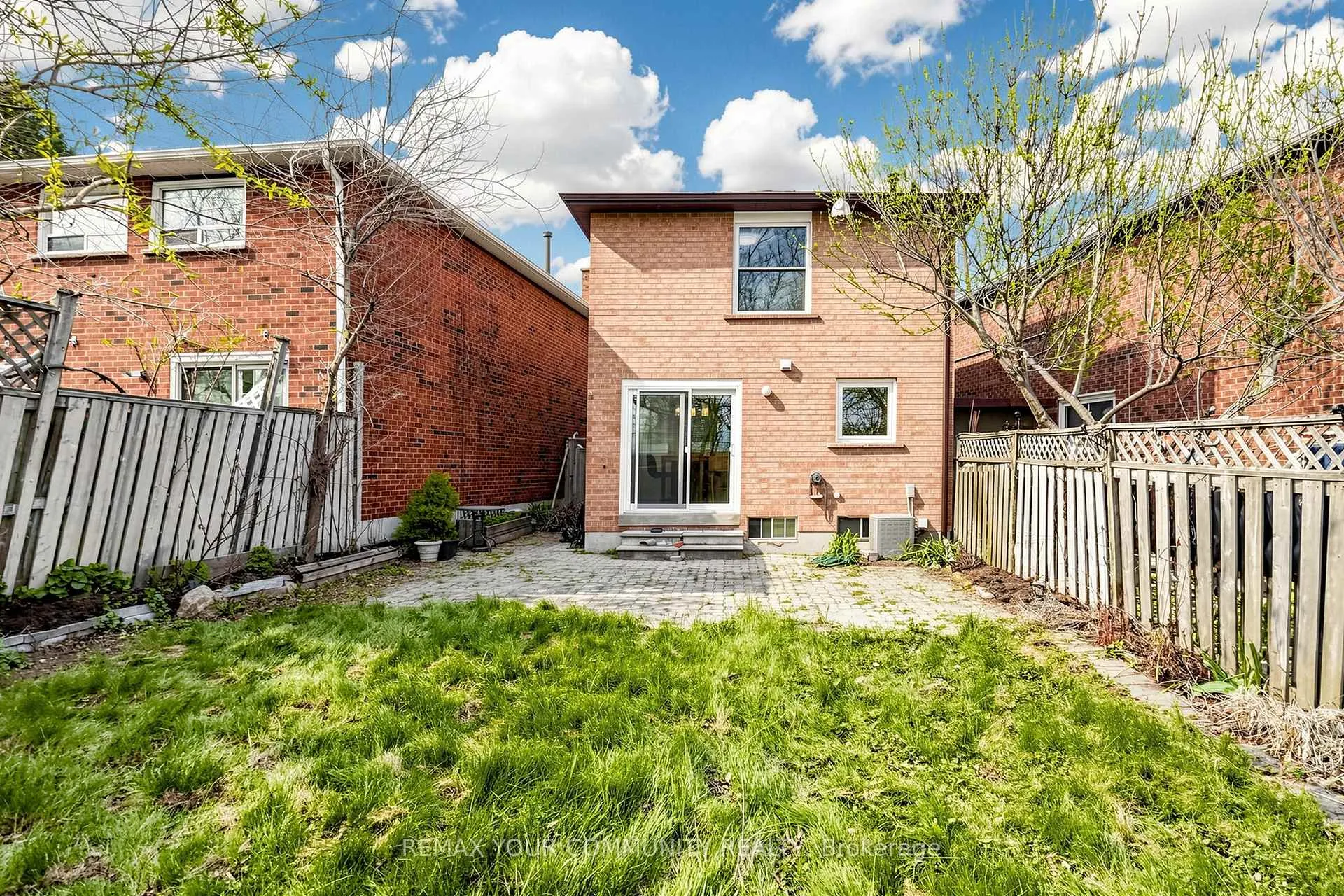 Photo 33 of Unit Upper, 63 Patrice Crescent, Vaughan, Crestwood-Springfarm-Yorkhill — HOMEH