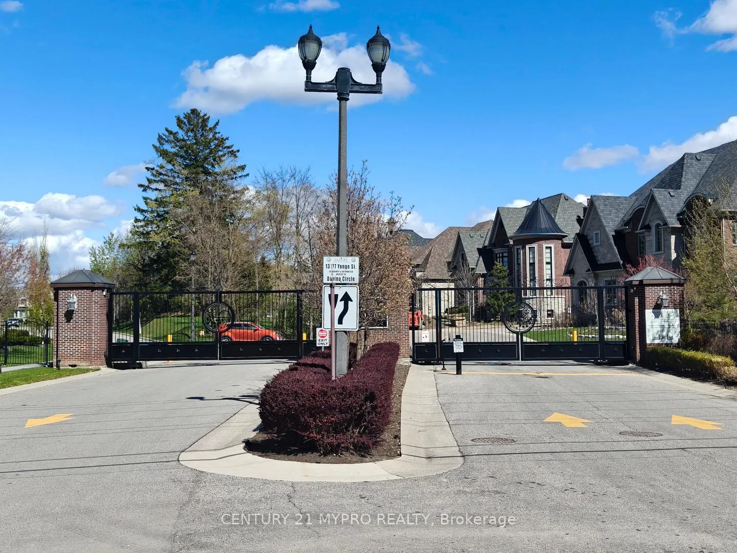 Photo 2 of 70 Davina Circle, Aurora, Aurora Estates — HOMEH