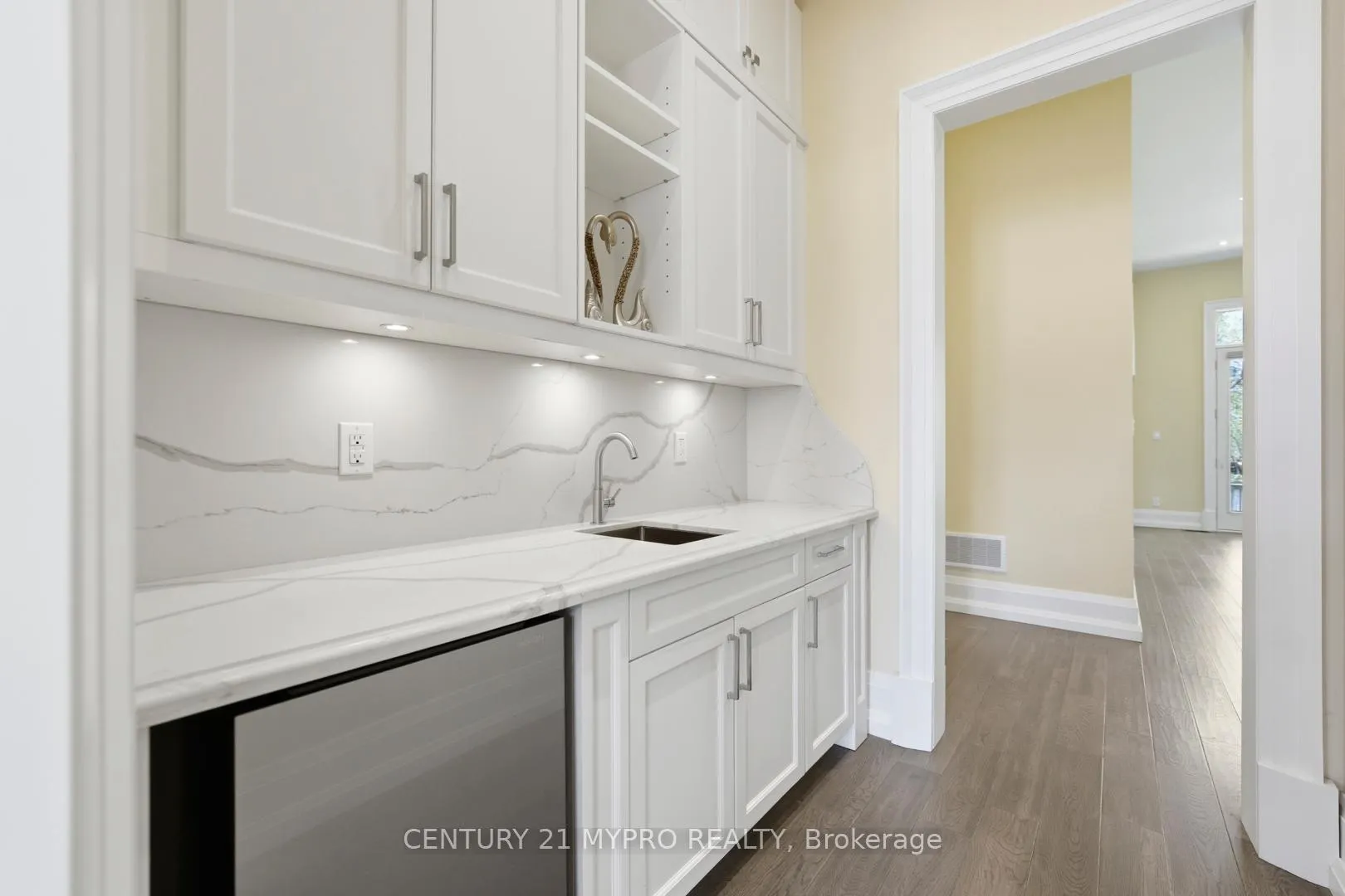 Photo 12 of 70 Davina Circle, Aurora, Aurora Estates — HOMEH