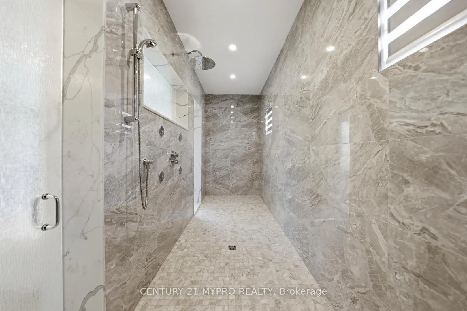 Photo 26 of 70 Davina Circle, Aurora, Aurora Estates — HOMEH