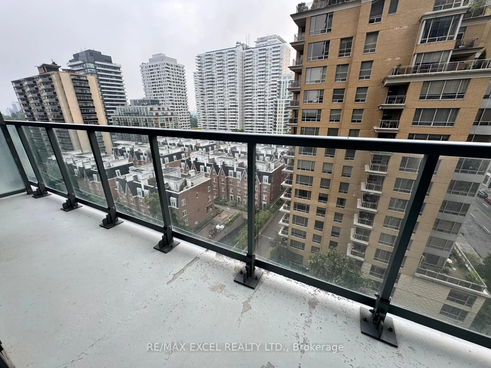 Photo 4 of Unit 1007, 125 Redpath Avenue, Toronto, Mount Pleasant West — HOMEH