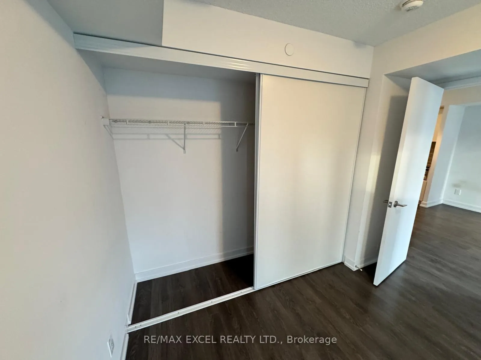 Photo 6 of Unit 1007, 125 Redpath Avenue, Toronto, Mount Pleasant West — HOMEH