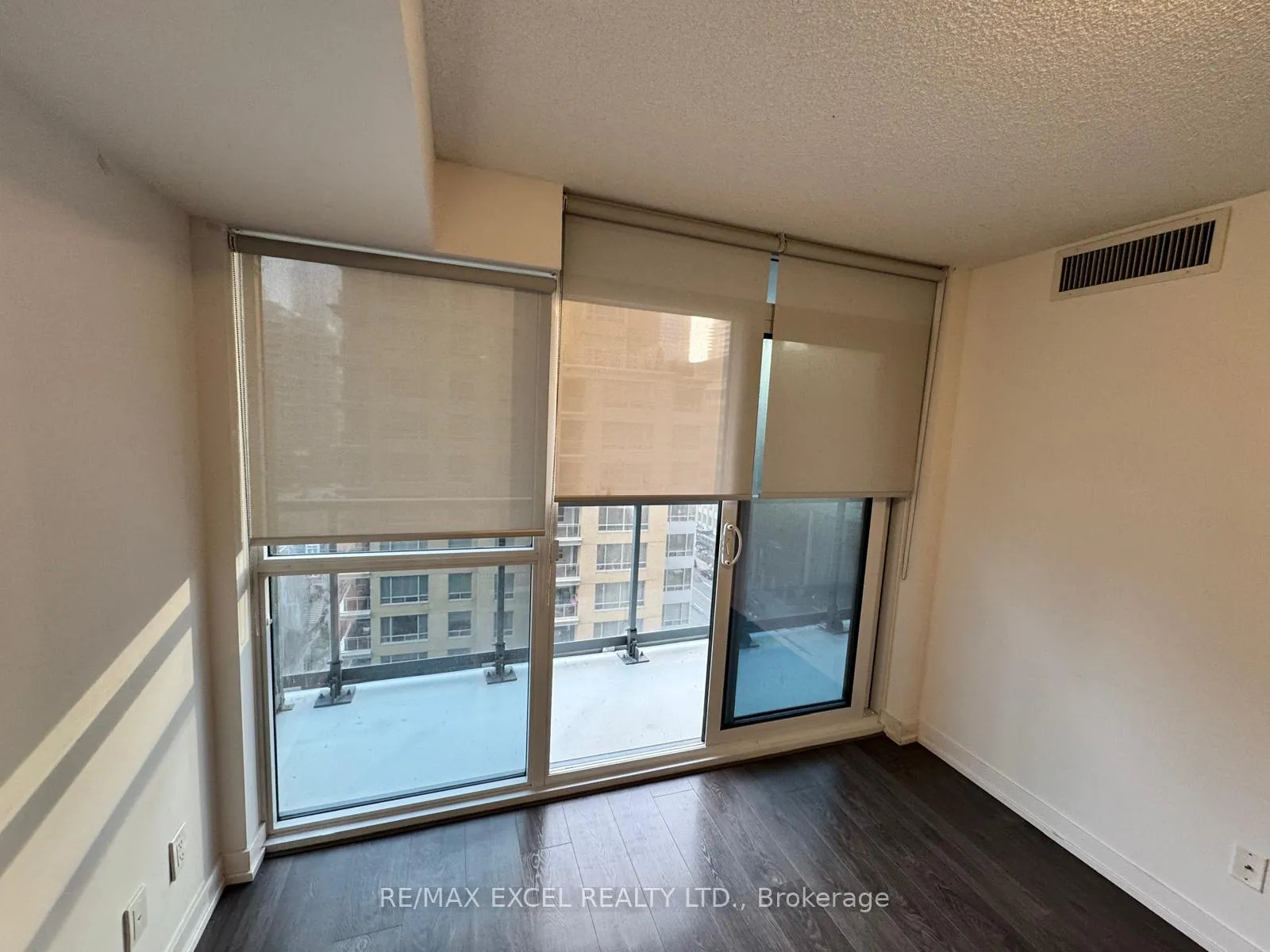 Photo 7 of Unit 1007, 125 Redpath Avenue, Toronto, Mount Pleasant West — HOMEH