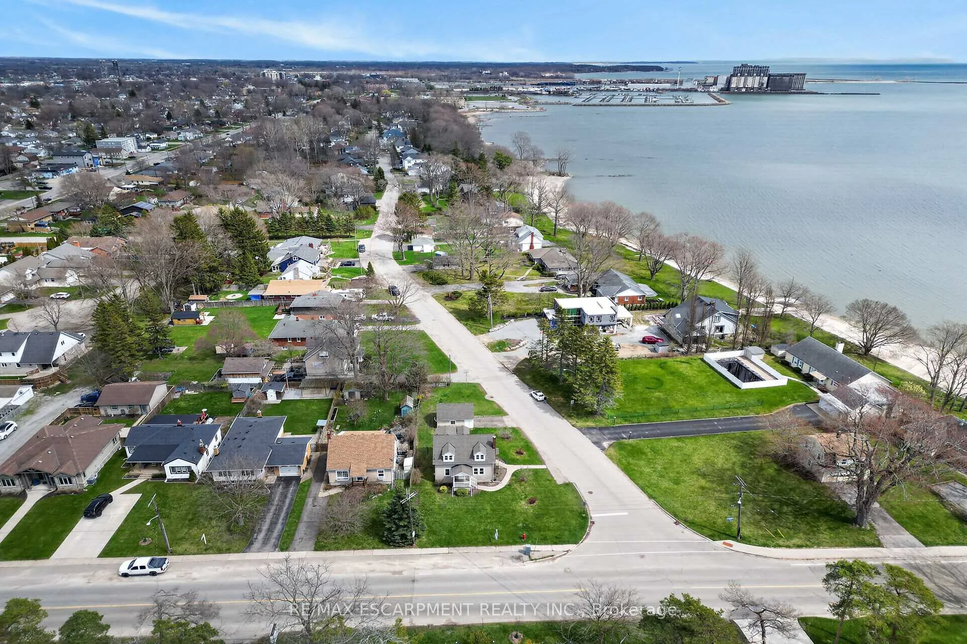 Photo 3 of 29 Rosemount Avenue, Port Colborne, Sugarloaf — HOMEH
