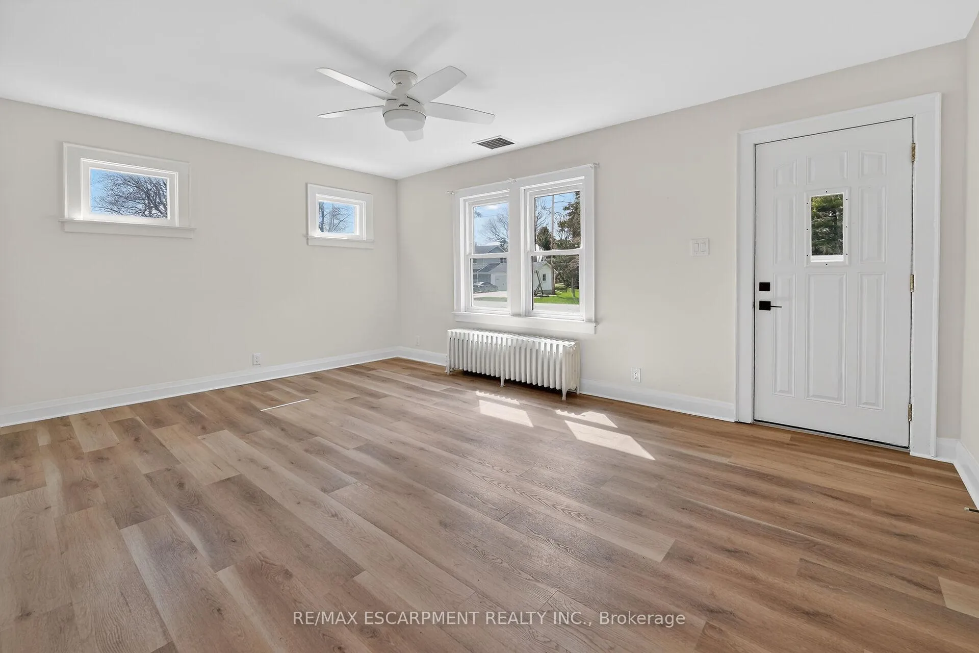Photo 5 of 29 Rosemount Avenue, Port Colborne, Sugarloaf — HOMEH