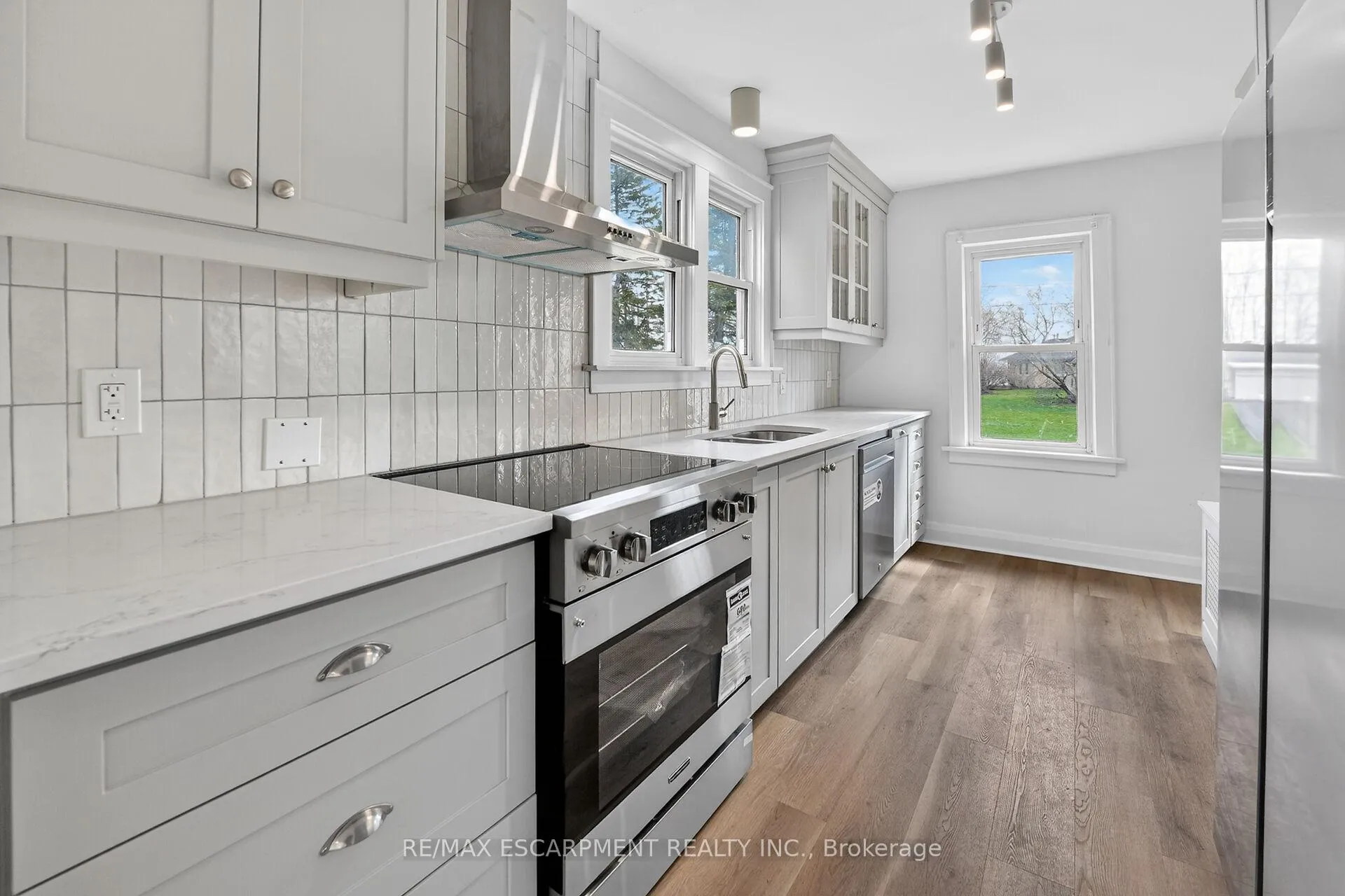 Photo 9 of 29 Rosemount Avenue, Port Colborne, Sugarloaf — HOMEH