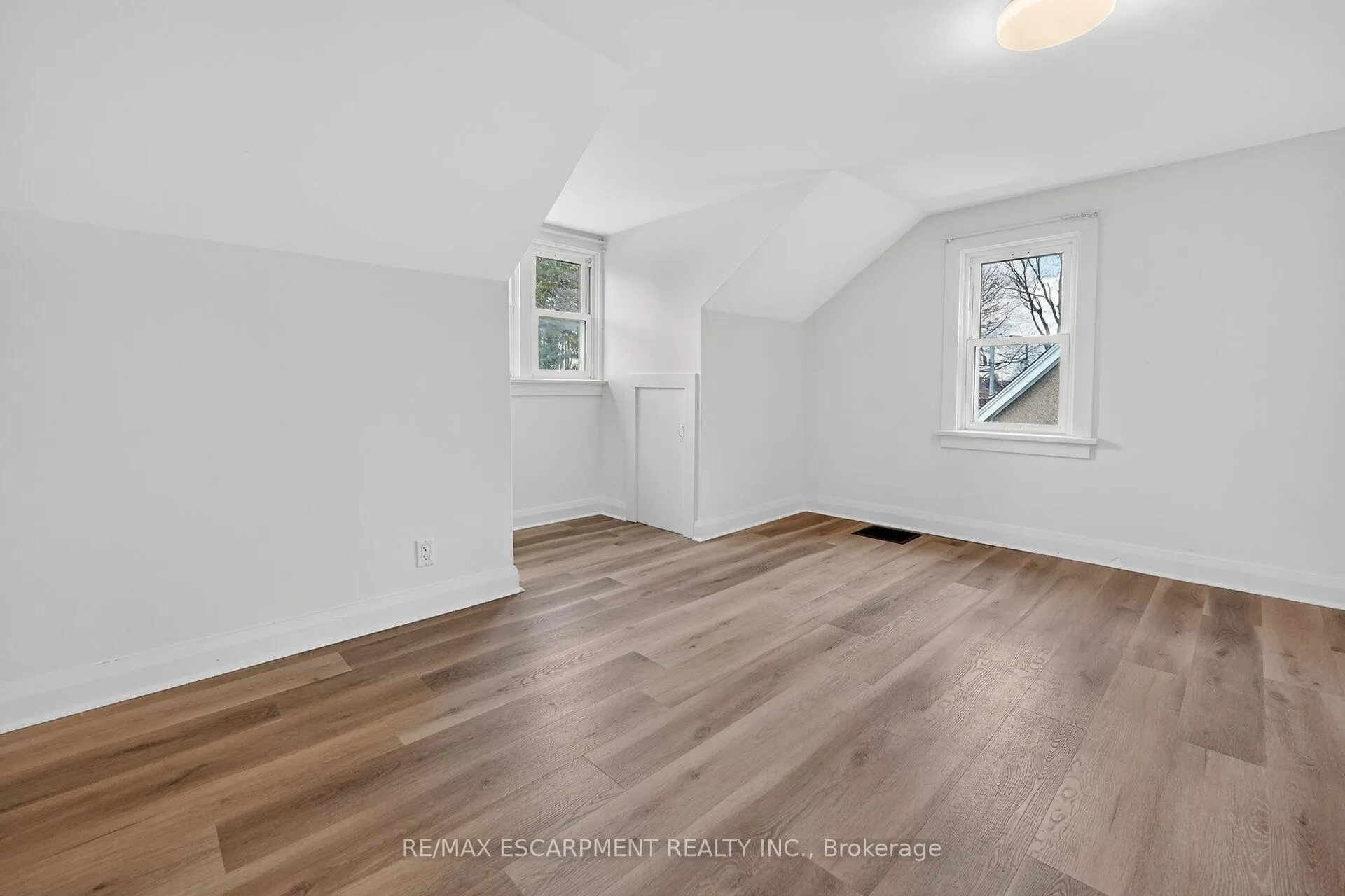 Photo 18 of 29 Rosemount Avenue, Port Colborne, Sugarloaf — HOMEH