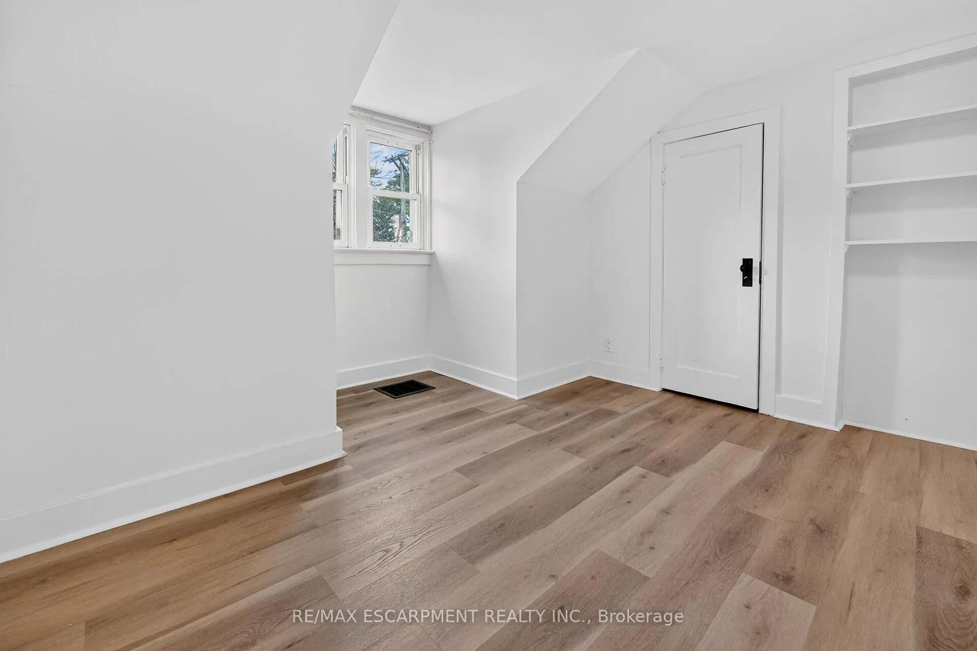 Photo 20 of 29 Rosemount Avenue, Port Colborne, Sugarloaf — HOMEH