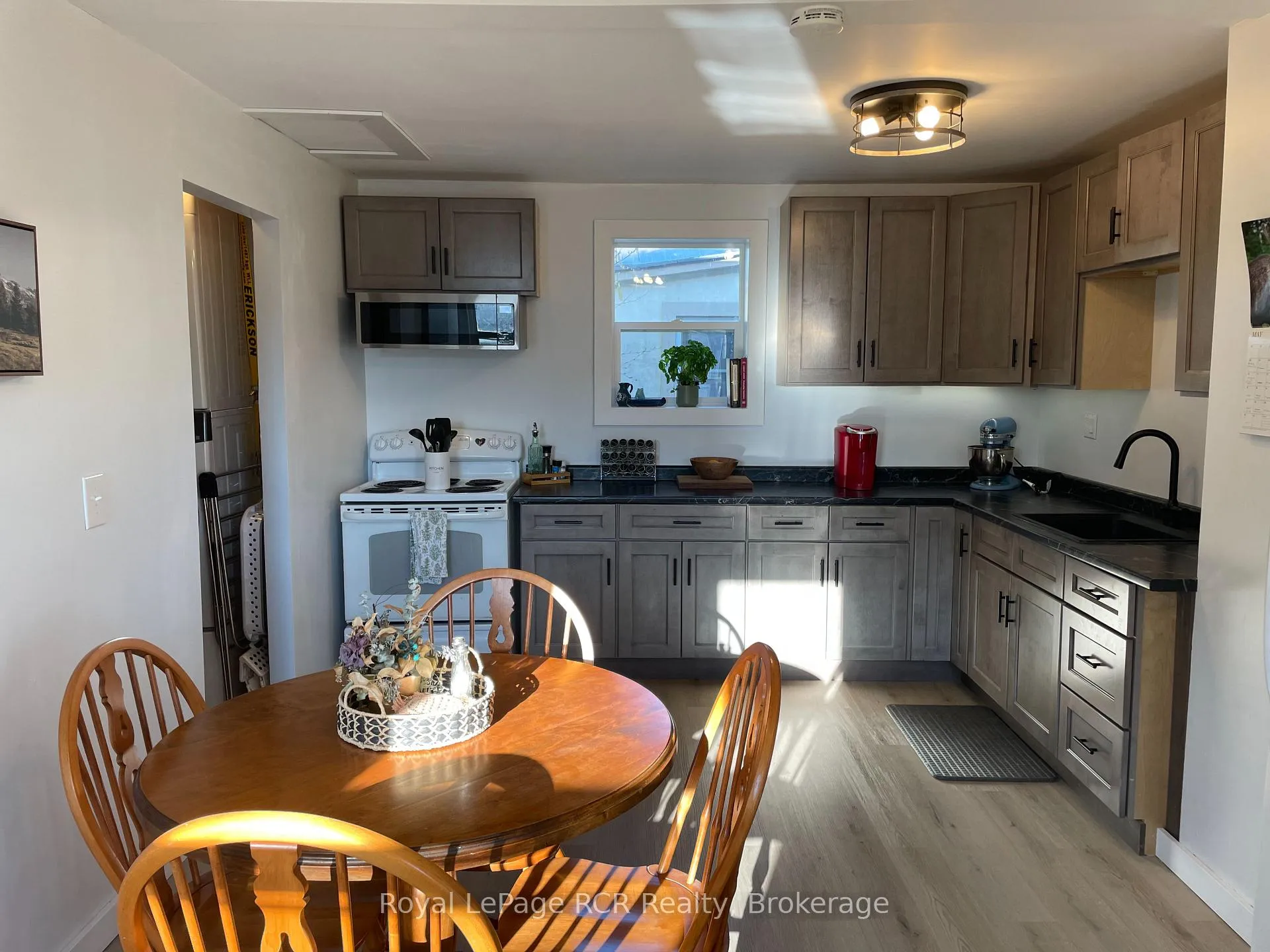 Photo 6 of 203 Main Street E, Minto — HOMEH