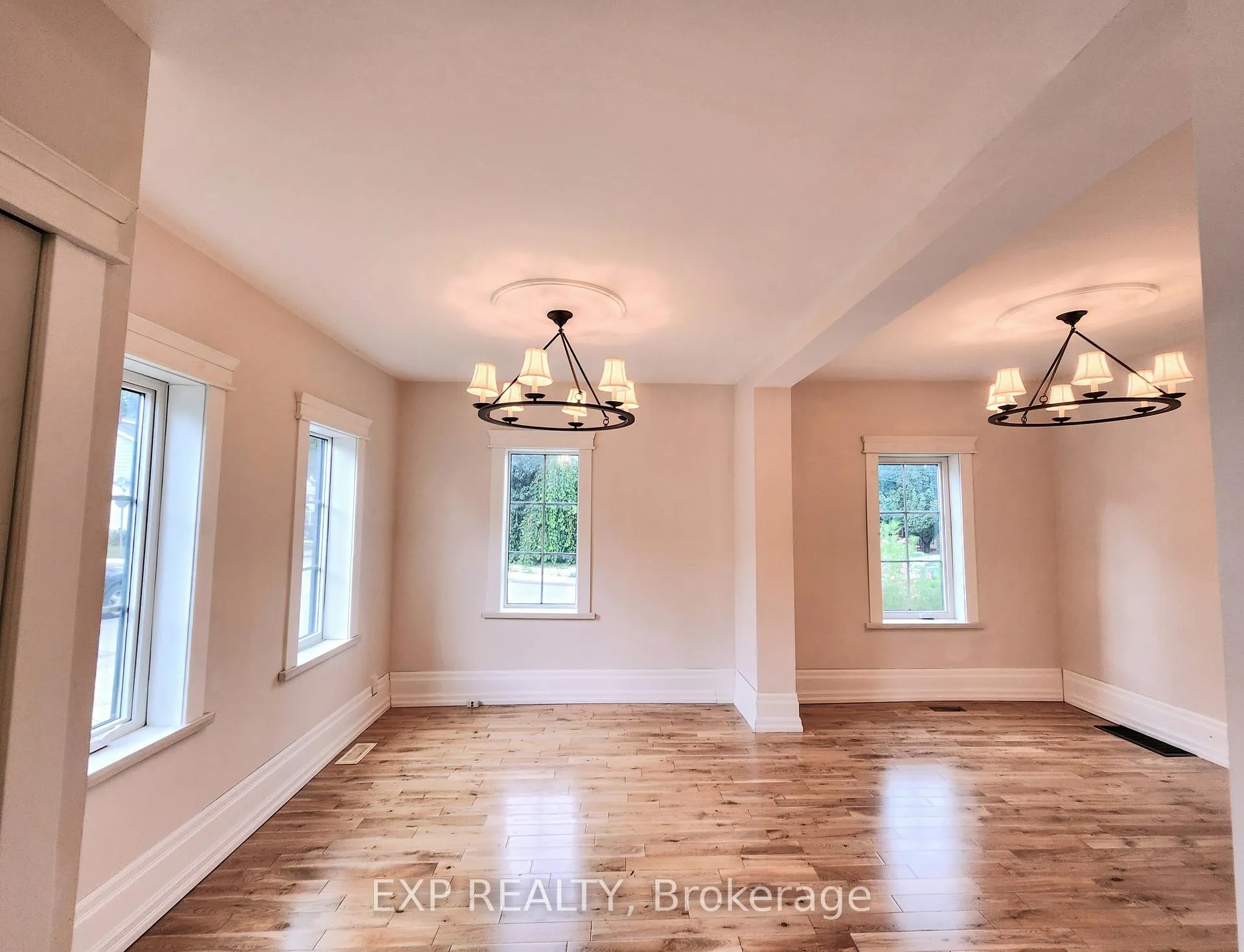 Photo 7 of 446 Macnab Street N, Hamilton, North End — HOMEH