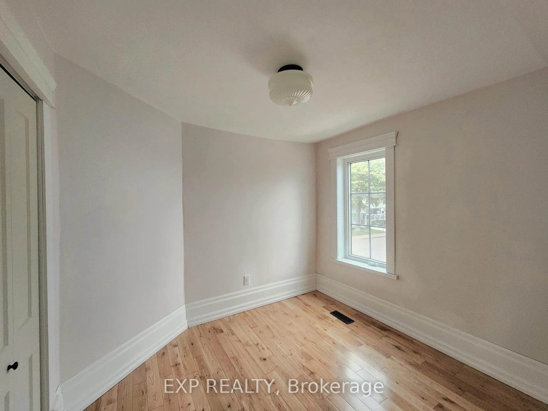 Photo 11 of 446 Macnab Street N, Hamilton, North End — HOMEH
