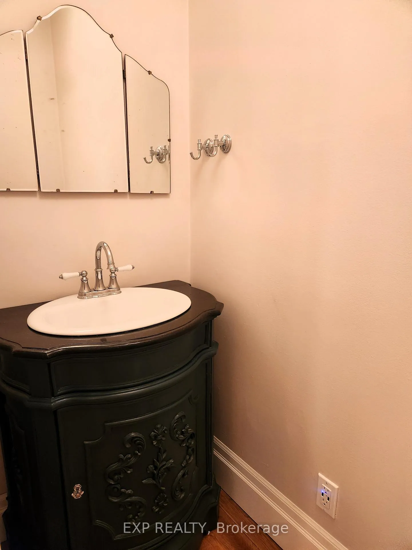 Photo 12 of 446 Macnab Street N, Hamilton, North End — HOMEH