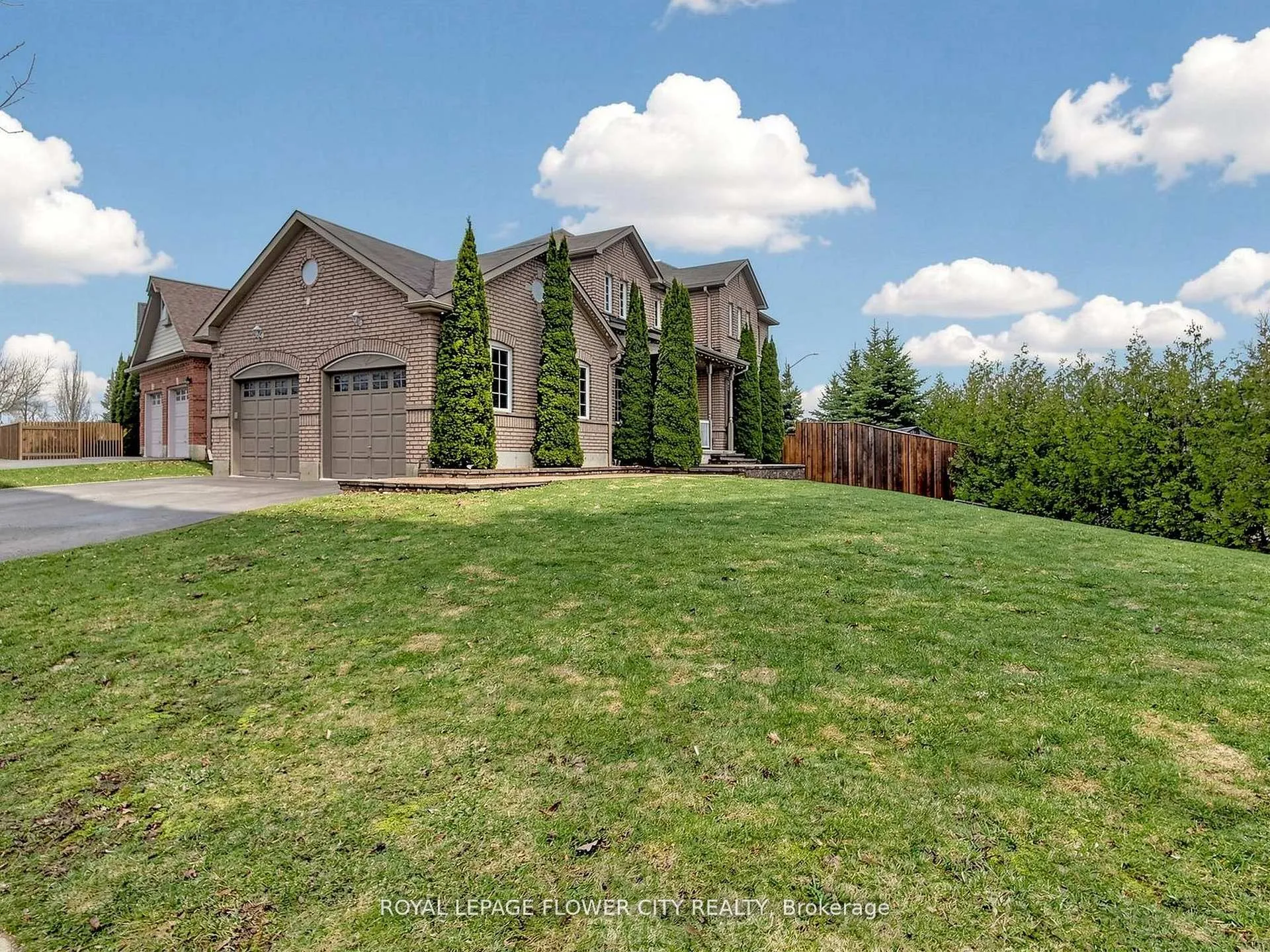 Photo 1 of 2 Don Morris Court, Clarington, Bowmanville — HOMEH