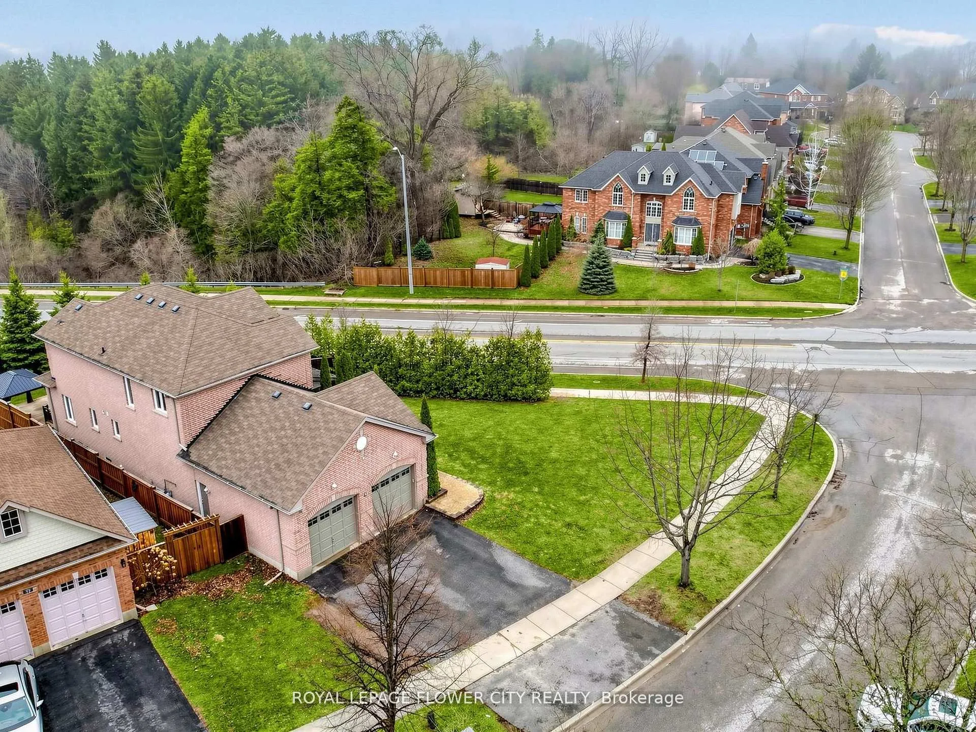 Photo 2 of 2 Don Morris Court, Clarington, Bowmanville — HOMEH