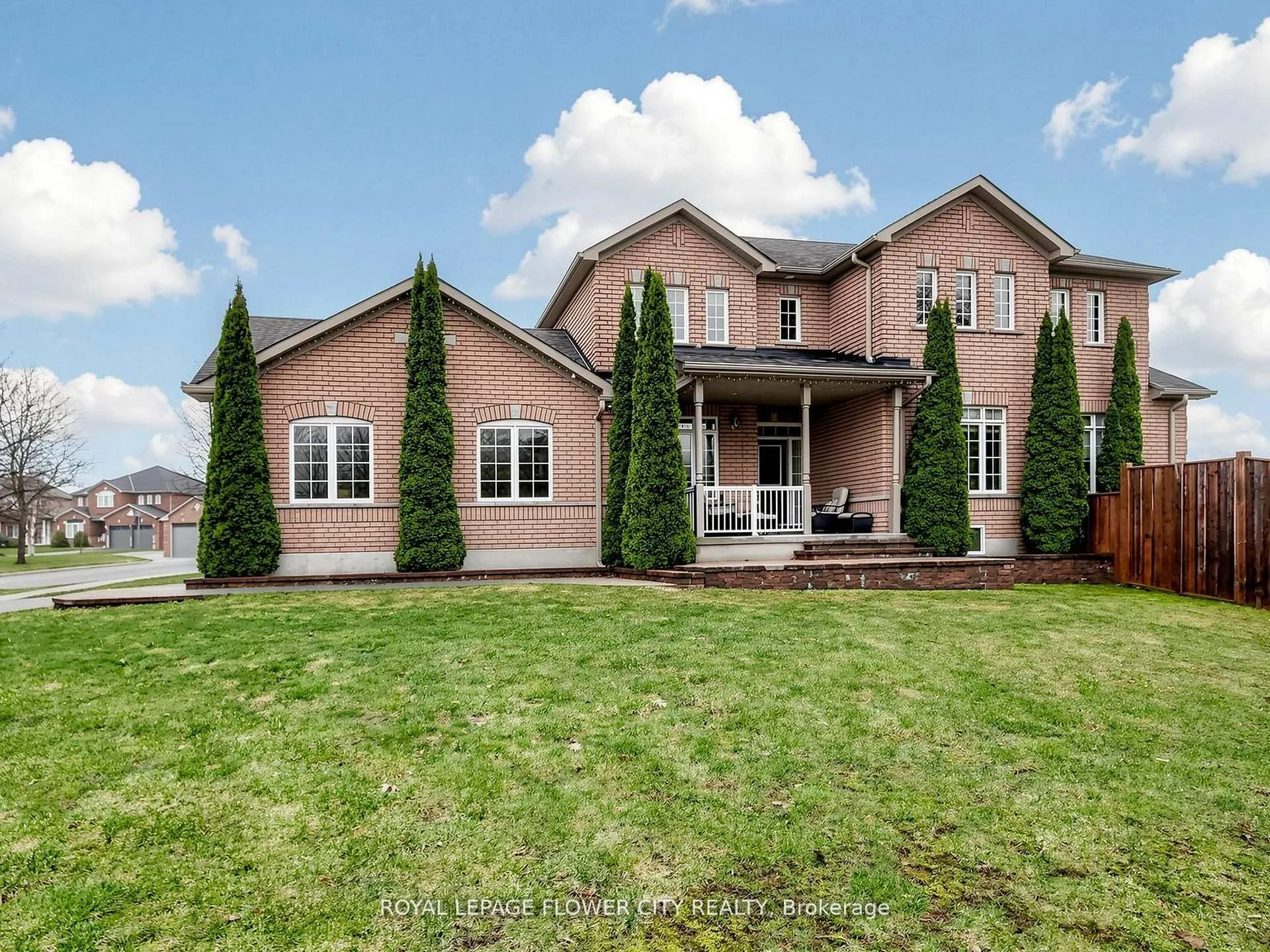 Photo 3 of 2 Don Morris Court, Clarington, Bowmanville — HOMEH