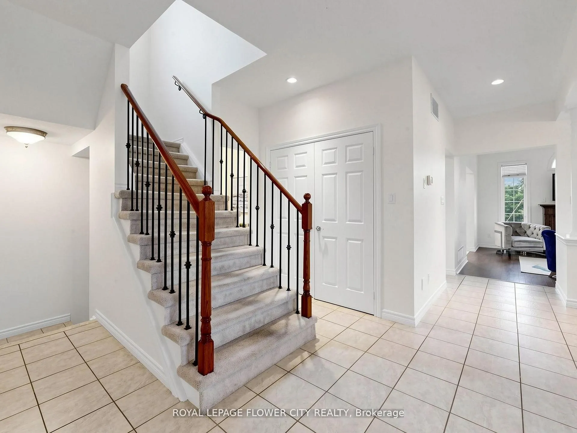 Photo 17 of 2 Don Morris Court, Clarington, Bowmanville — HOMEH