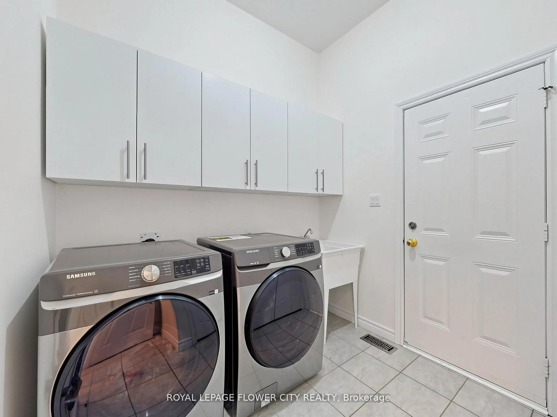 Photo 18 of 2 Don Morris Court, Clarington, Bowmanville — HOMEH
