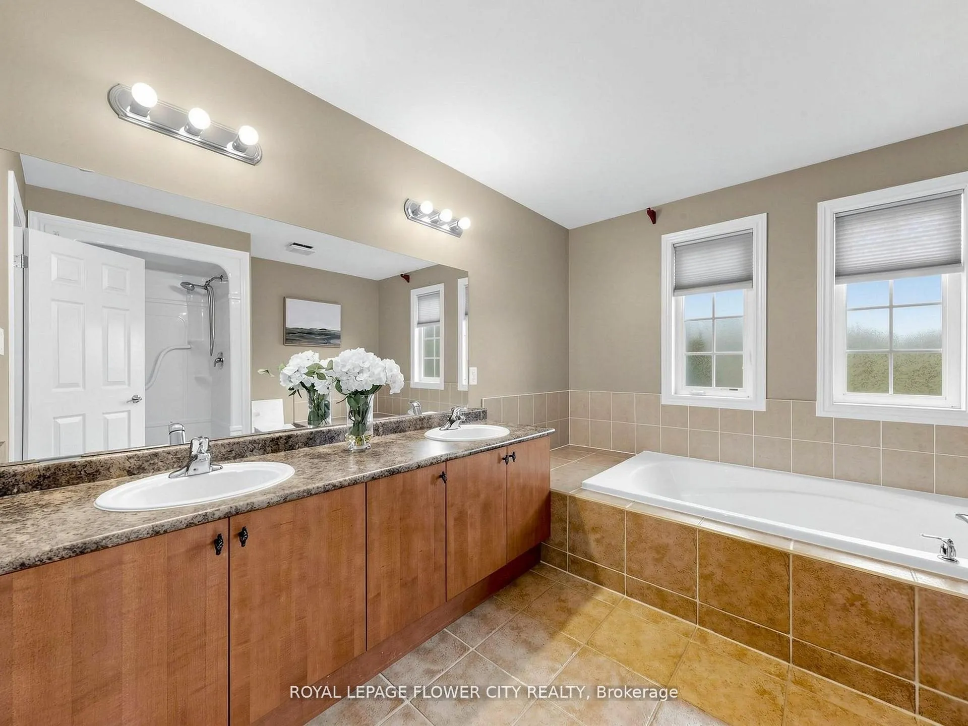 Photo 21 of 2 Don Morris Court, Clarington, Bowmanville — HOMEH