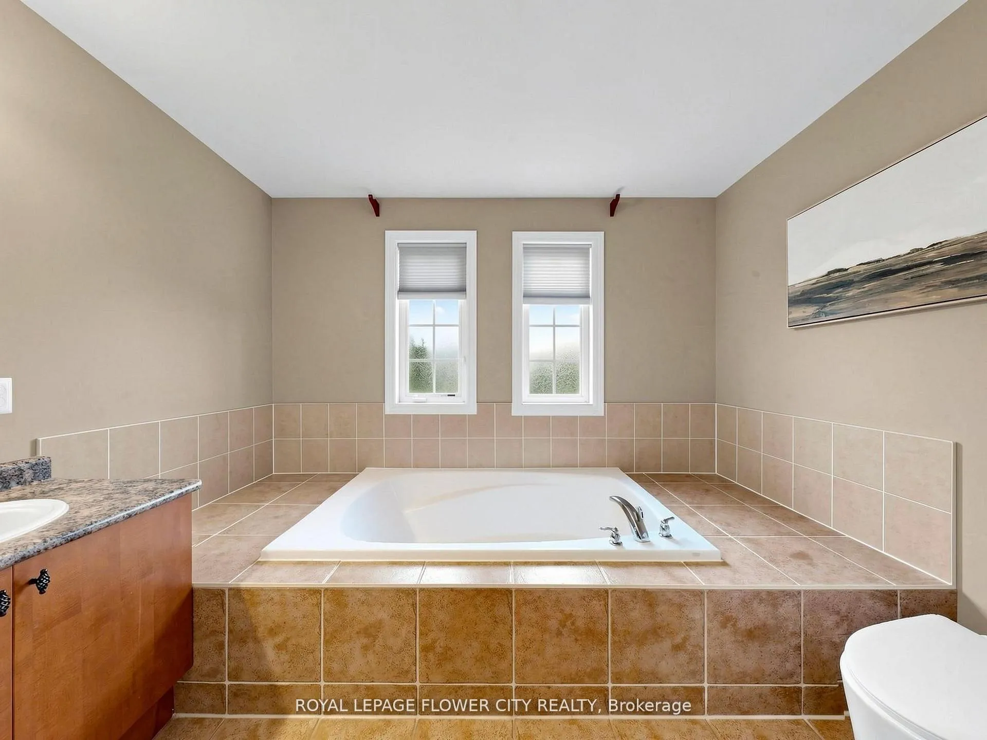 Photo 22 of 2 Don Morris Court, Clarington, Bowmanville — HOMEH