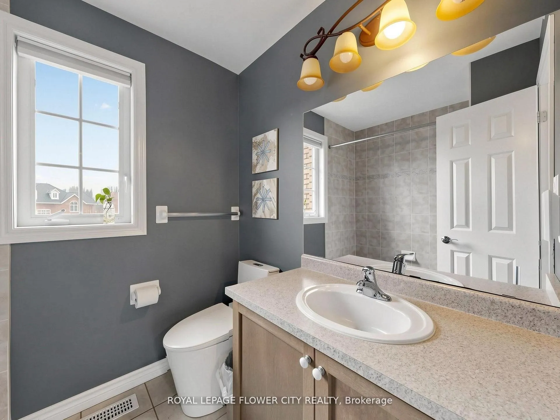 Photo 23 of 2 Don Morris Court, Clarington, Bowmanville — HOMEH