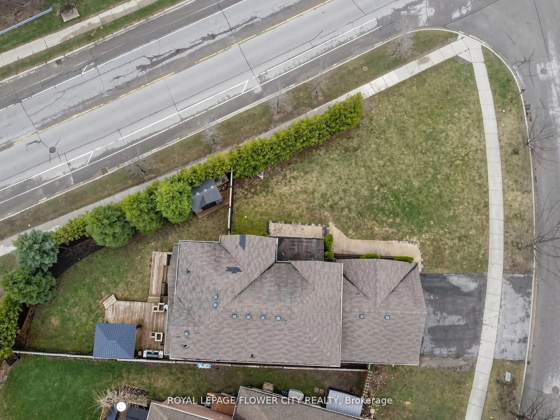 Photo 34 of 2 Don Morris Court, Clarington, Bowmanville — HOMEH