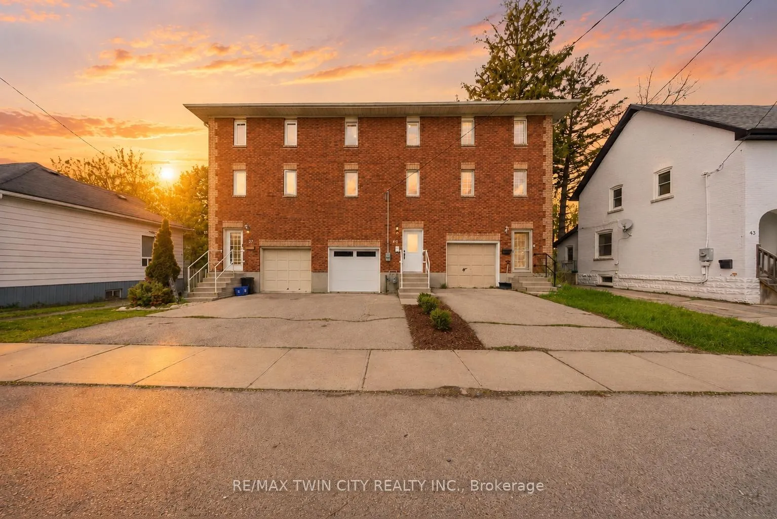 Photo 1 of 47 Walnut Street, Brantford — HOMEH