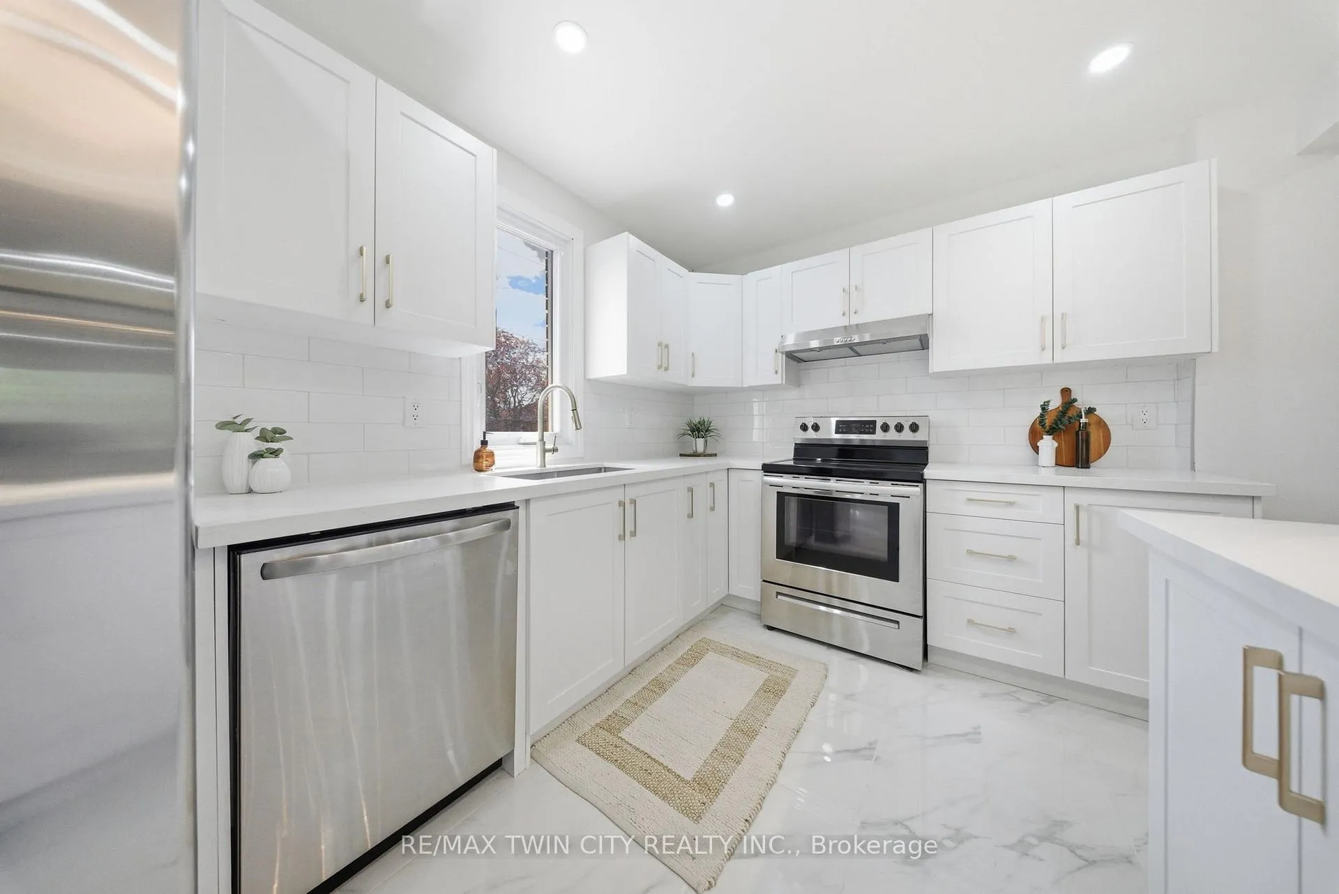 Photo 15 of 47 Walnut Street, Brantford — HOMEH