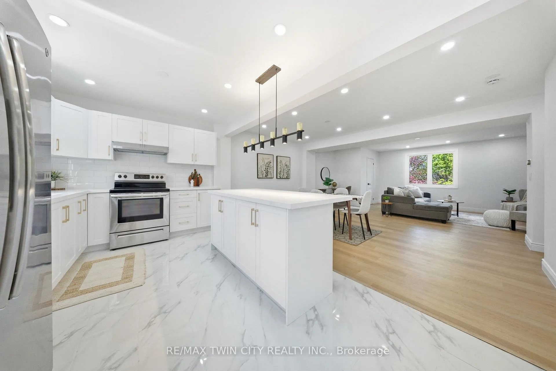 Photo 16 of 47 Walnut Street, Brantford — HOMEH