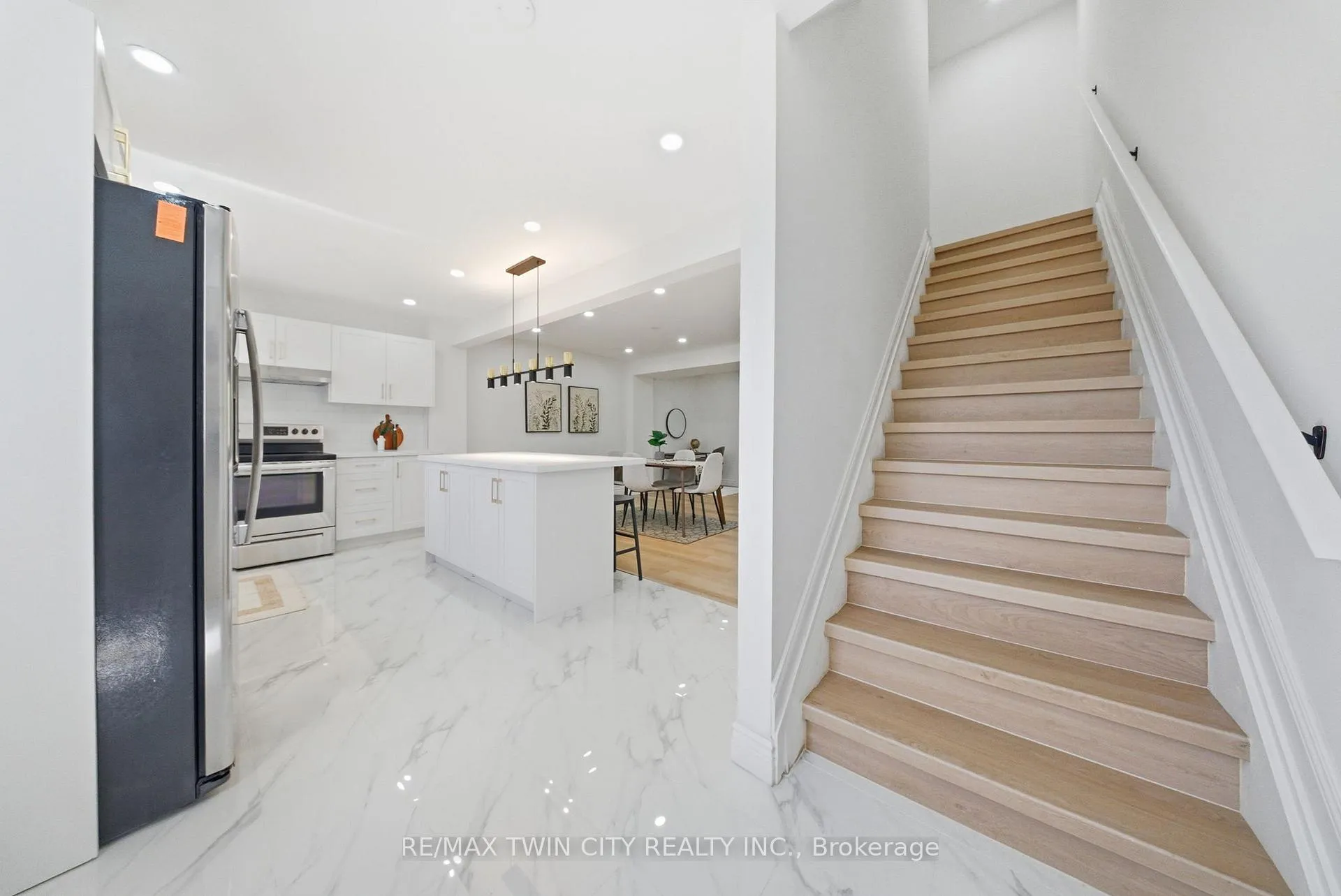 Photo 17 of 47 Walnut Street, Brantford — HOMEH